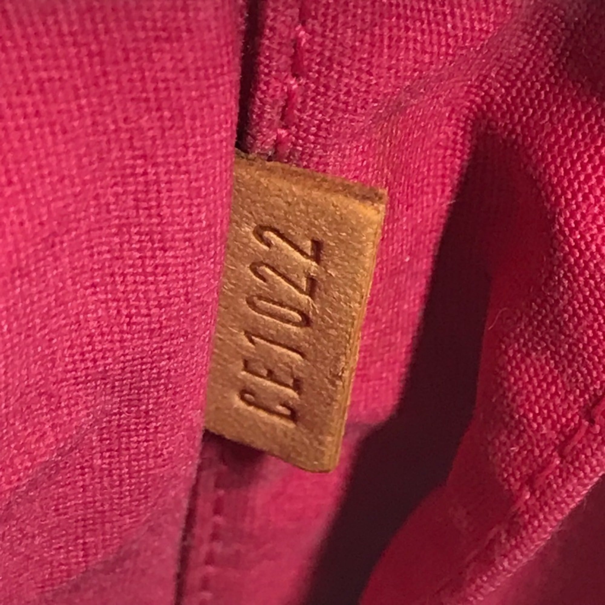 Louis Vuitton Fuchsia Pink Pink Monogram Vernis Pochette Shoulder Bag (Pre-Owned)