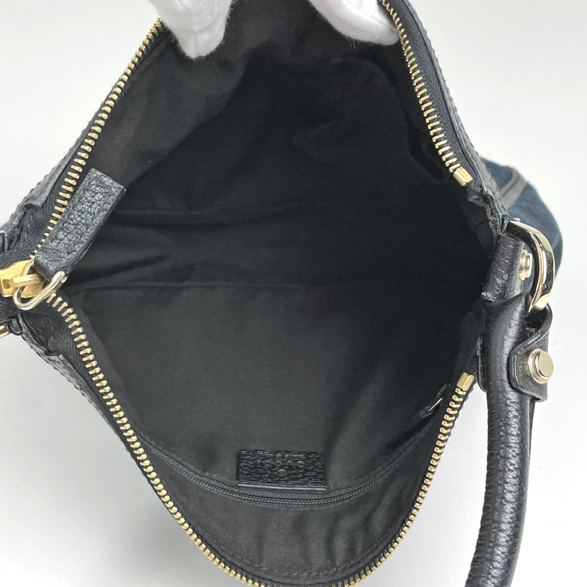Gucci Black Gg Canvas Handbag (Pre-Owned)