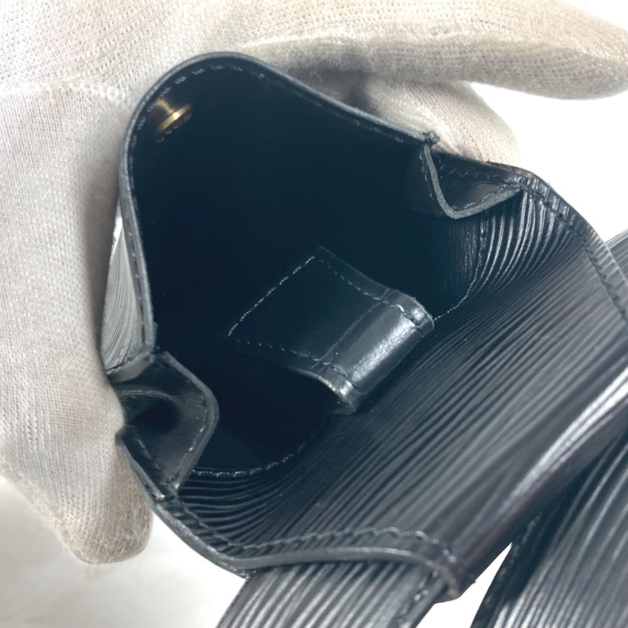 Louis Vuitton Black Epi Leather Pouch Sling Bag (Pre-Owned)