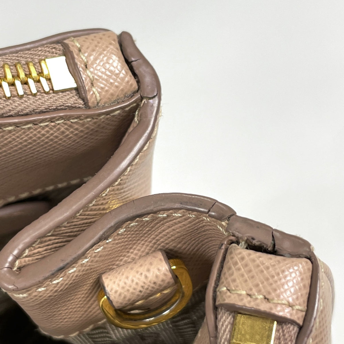Prada Beige Leather Handbag (Pre-Owned)