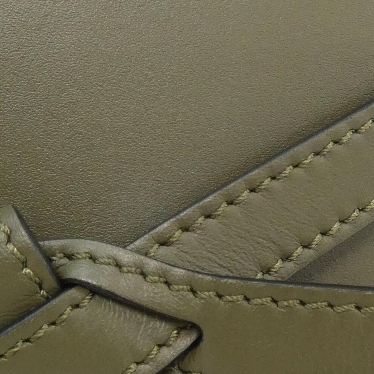 Loewe Green Leather Shoulder Bag (Pre-Owned)