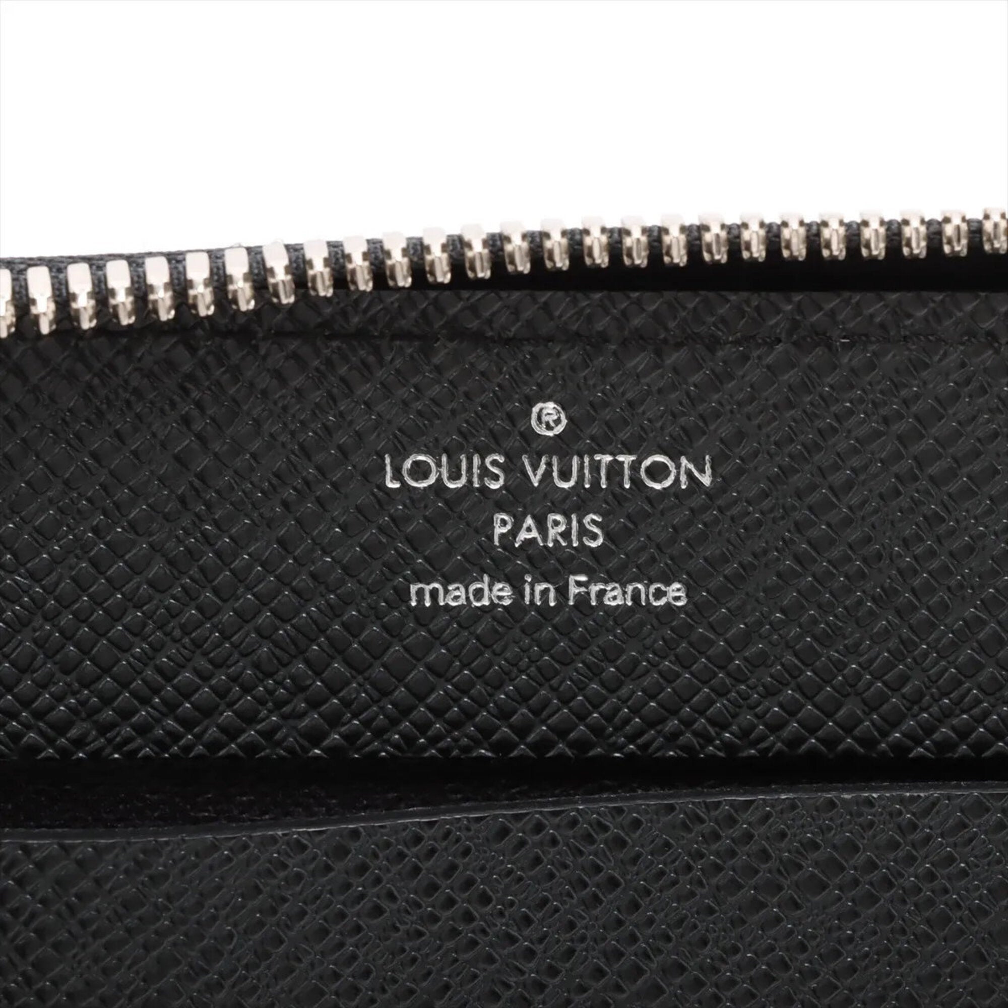 Louis Vuitton Taiga Ardoise Leather Handbag (Pre-Owned)