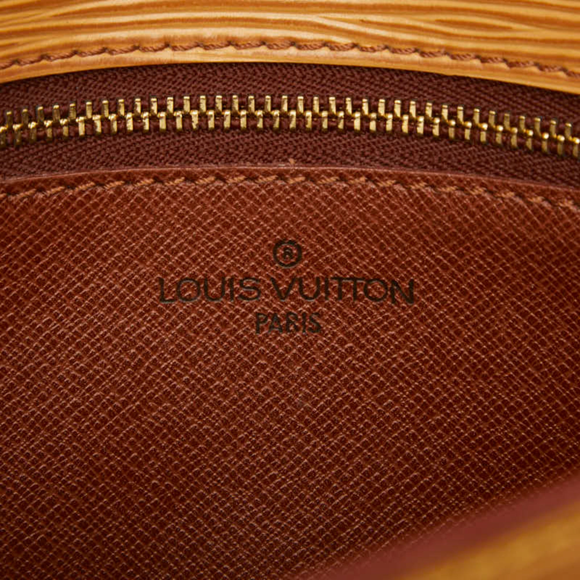 Louis Vuitton Winnipeg Beige Leather Shoulder Bag (Pre-Owned)