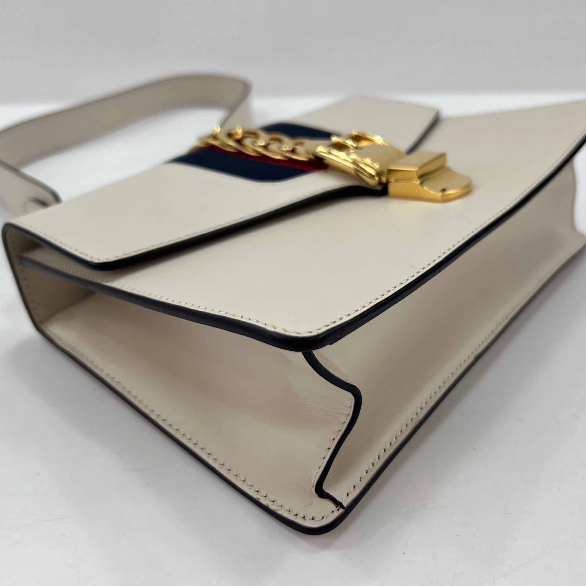 Gucci White Shoulder Bag (Pre-Owned)