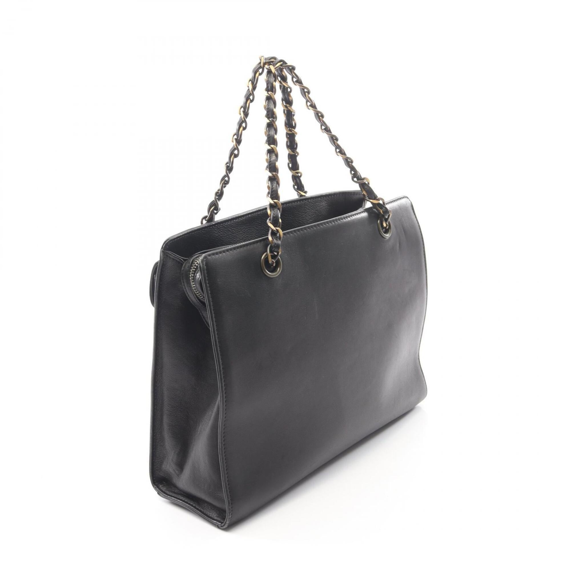 Chanel Black Leather Handbag (Pre-Owned)