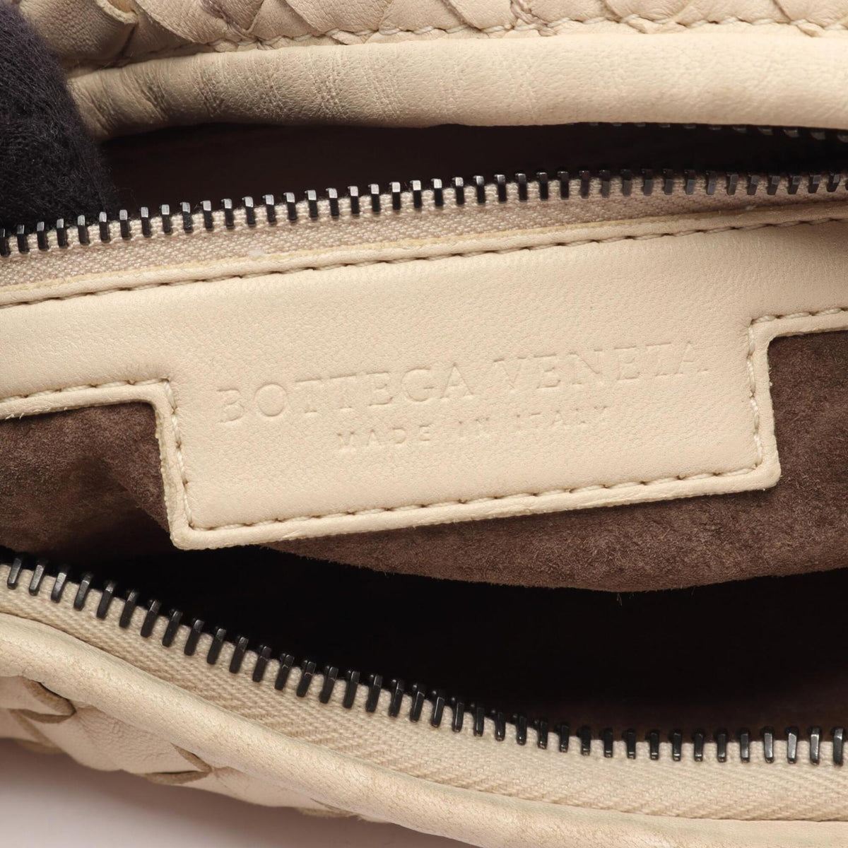 Bottega Veneta Ivory Intrecciato Handbag (Pre-Owned)