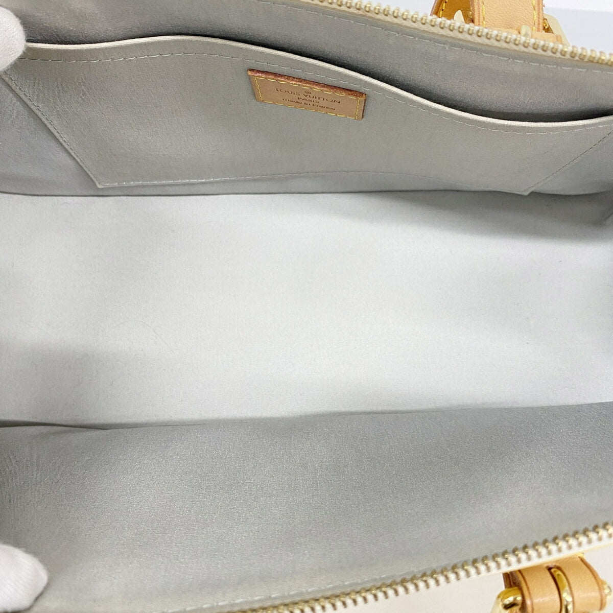 Louis Vuitton Pearl Shoulder Bag (Pre-Owned)