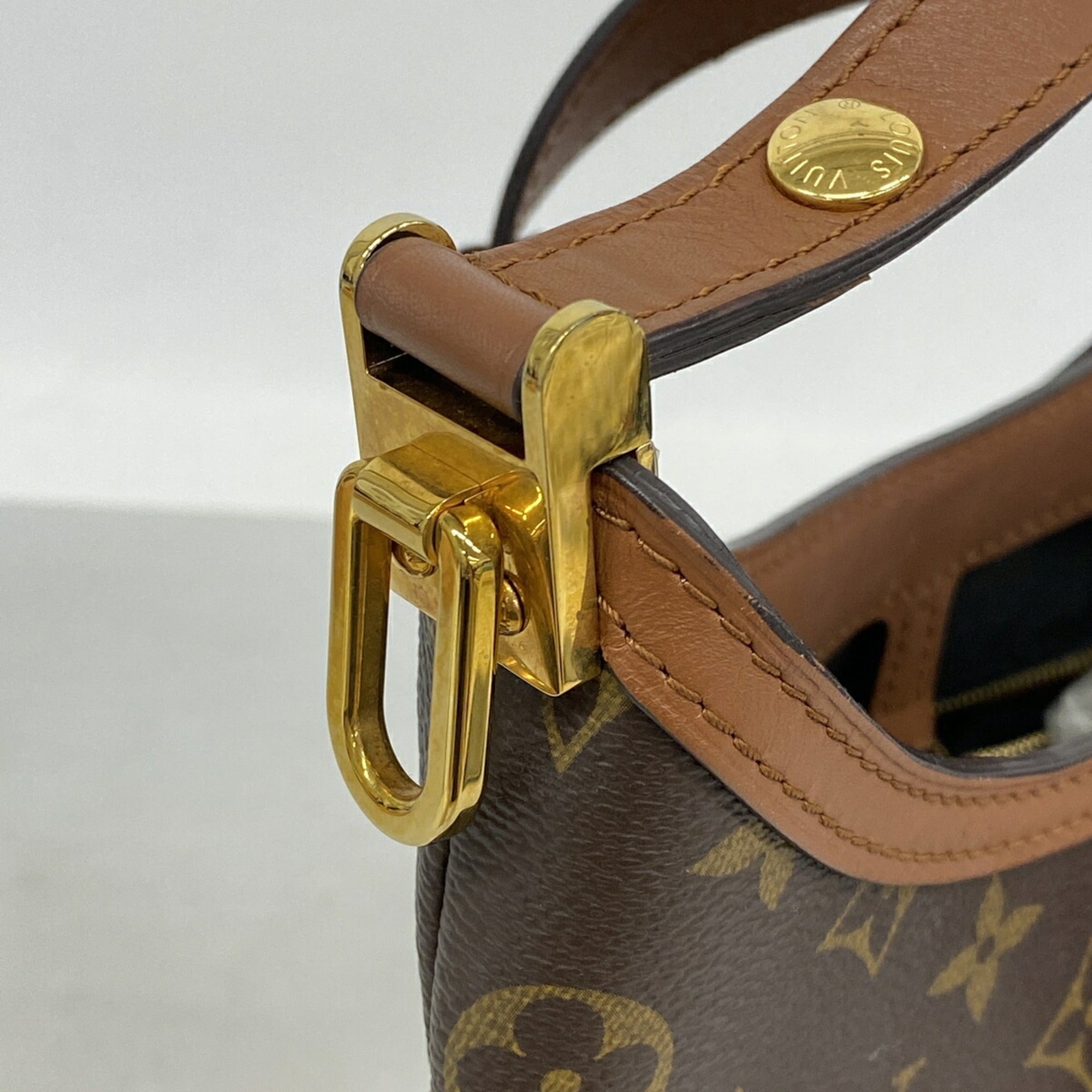Louis Vuitton Brown Shoulder Bag (Pre-Owned)