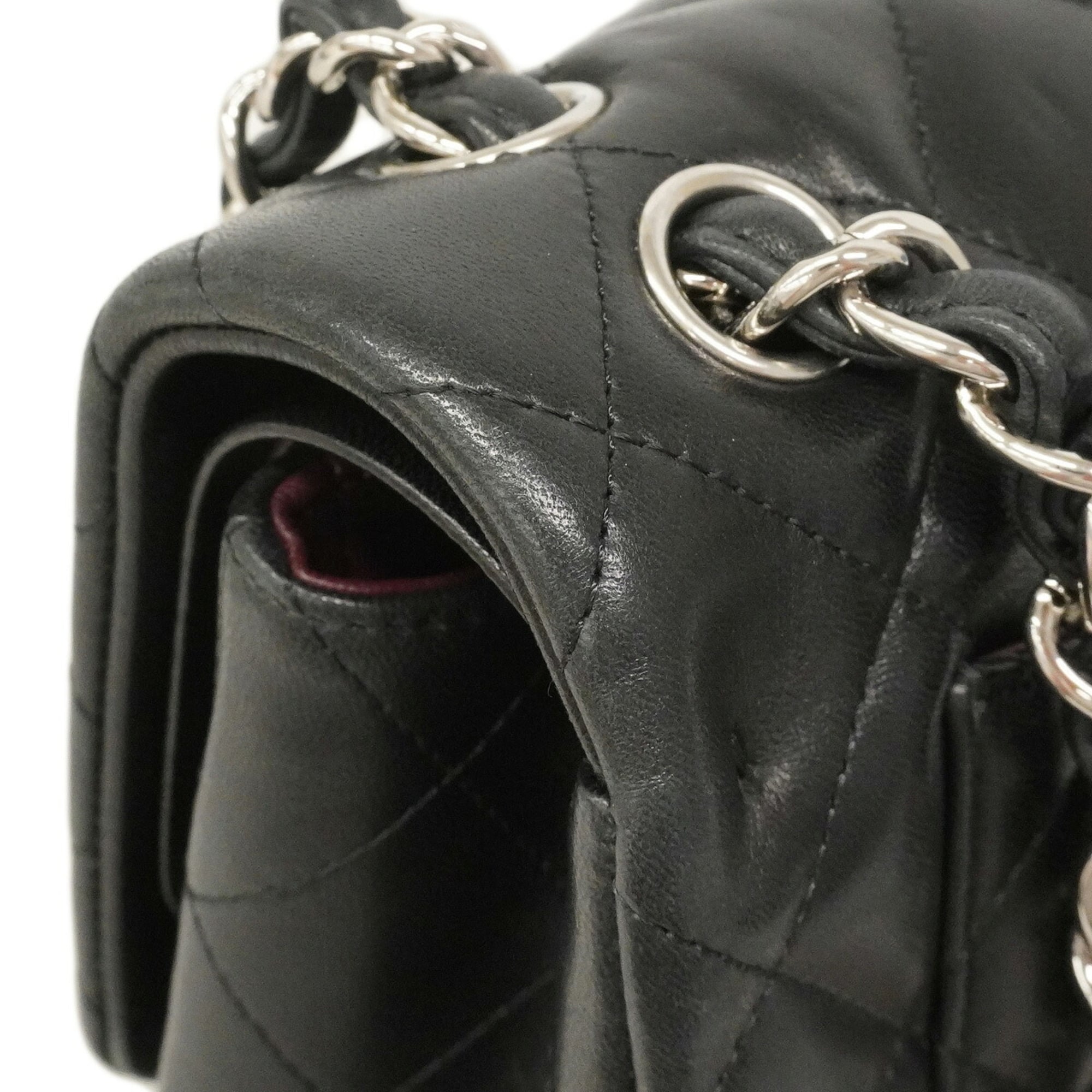 Chanel Black Leather Shoulder Bag (Pre-Owned)