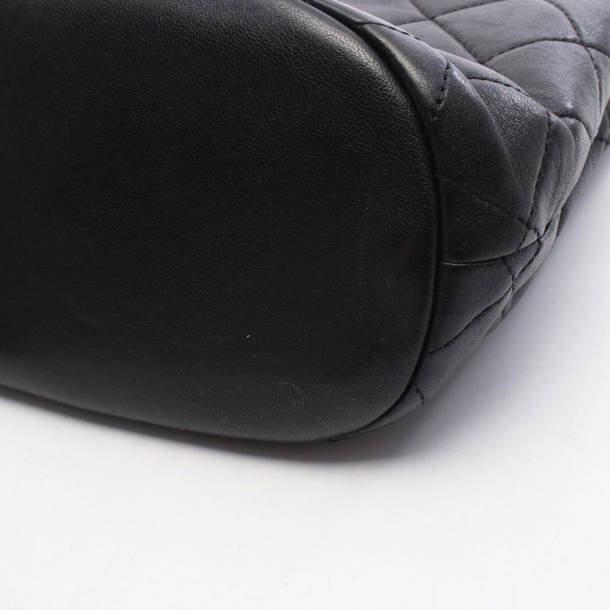 Chanel Black Leather Shoulder Bag (Pre-Owned)