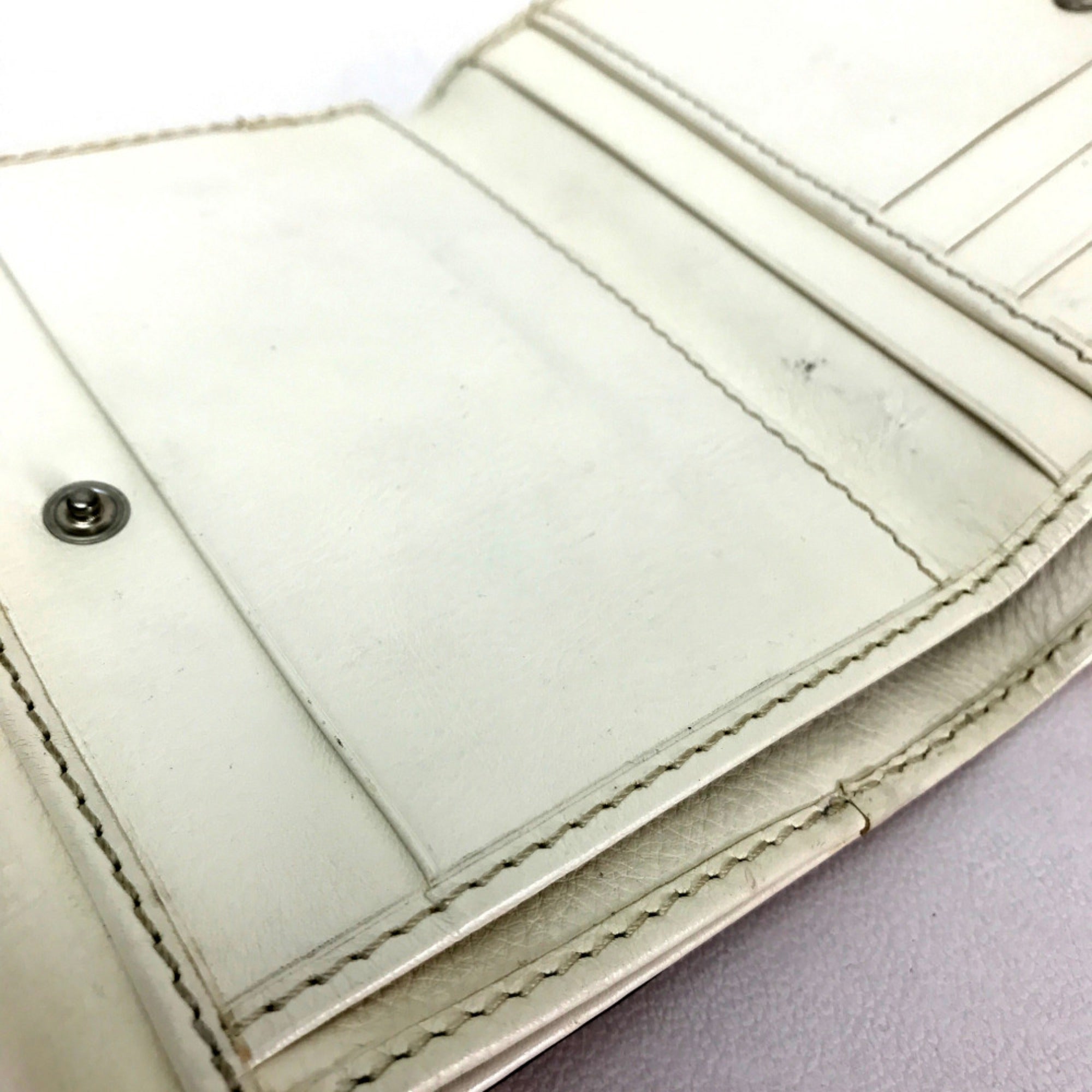 Chloé Beige Leather Wallet (Bi-Fold) (Pre-Owned)