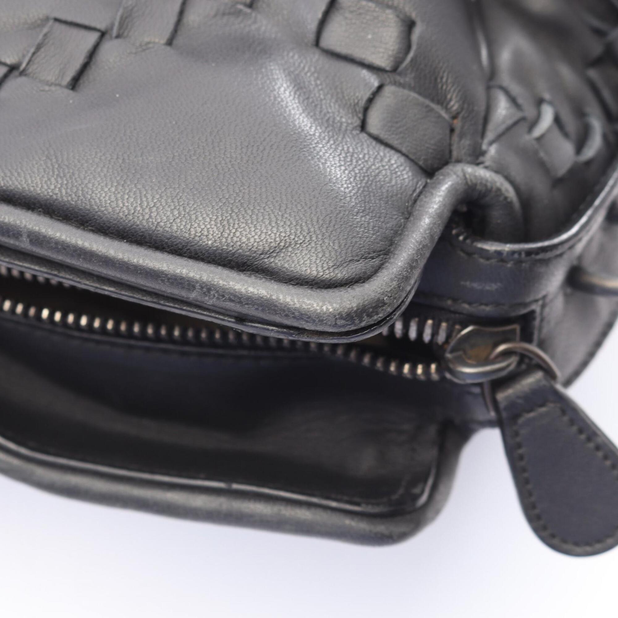 Bottega Veneta Black Intrecciato Boston Bag Handbag (Pre-Owned)