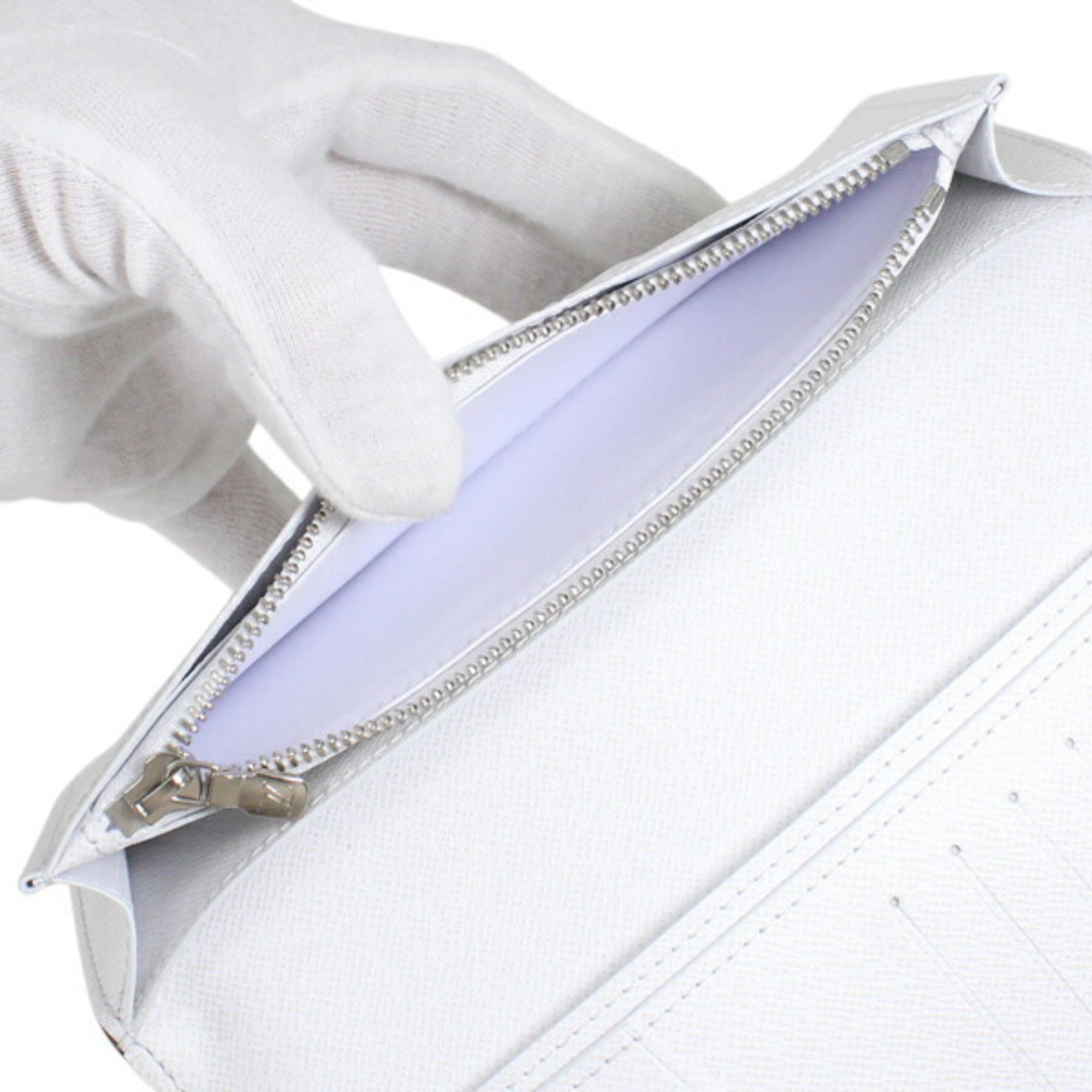 Louis Vuitton Taigarama Blanc White Taigarama Long Wallet (Bi-Fold) (Pre-Owned)