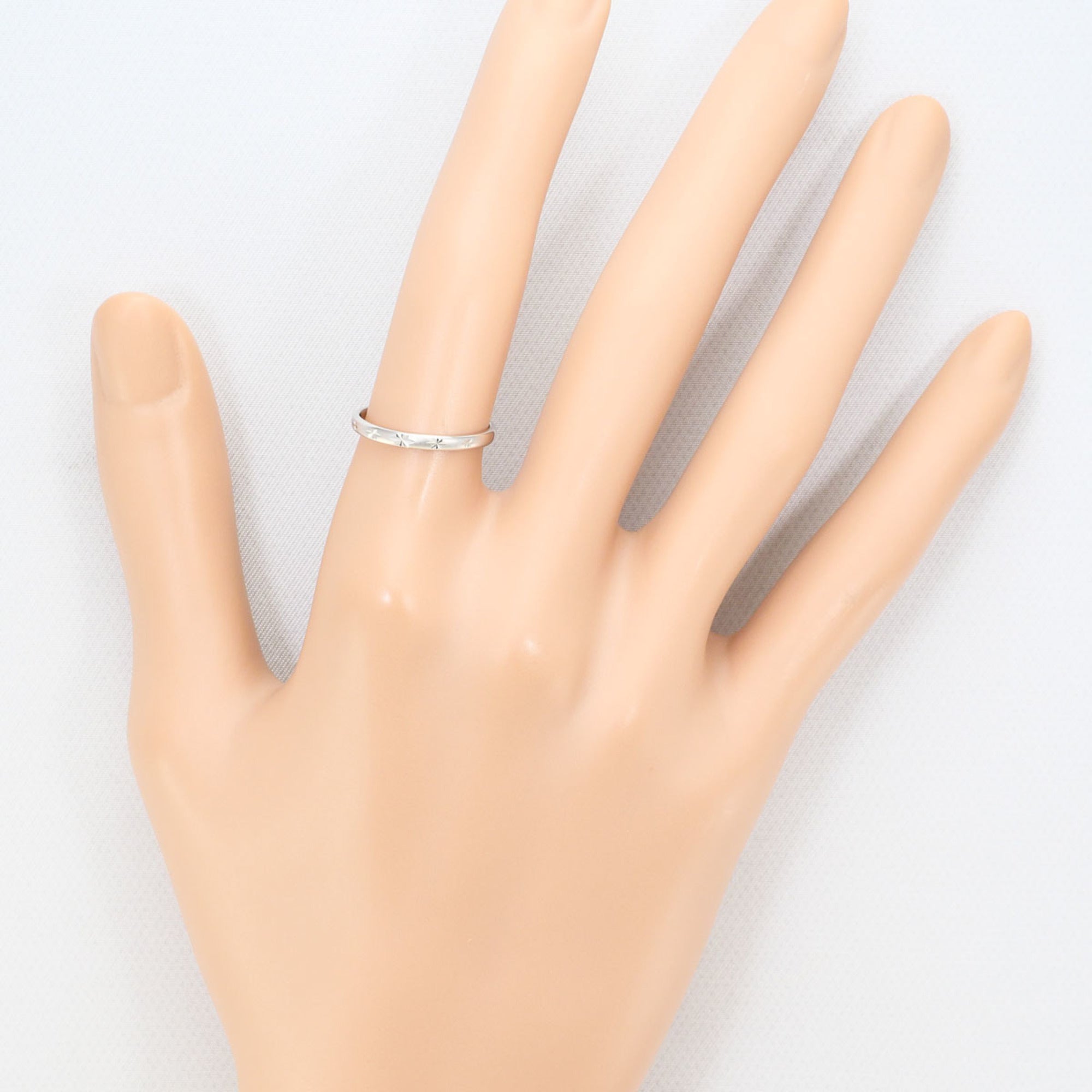 Unbranded White Gold White Gold (10K) Band Ring (Pre-Owned)