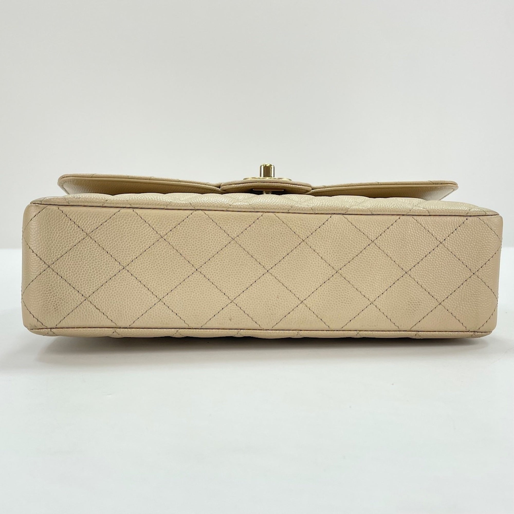 Chanel Matelasse Beige Shoulder Bag (Pre-Owned)