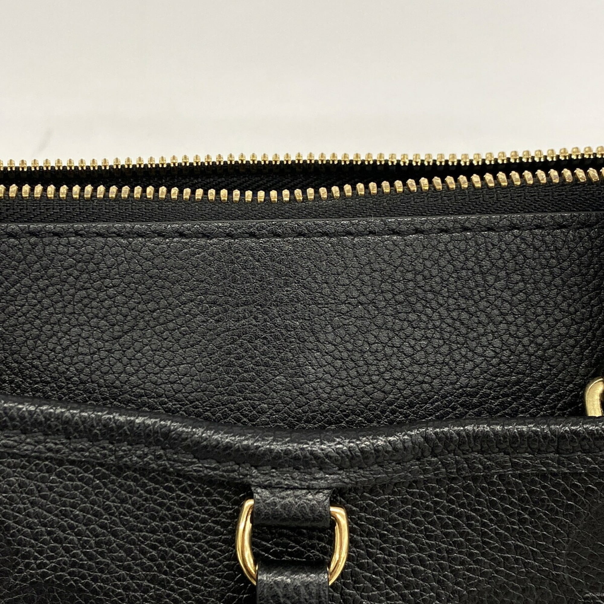 Louis Vuitton Noir Handbag (Pre-Owned)