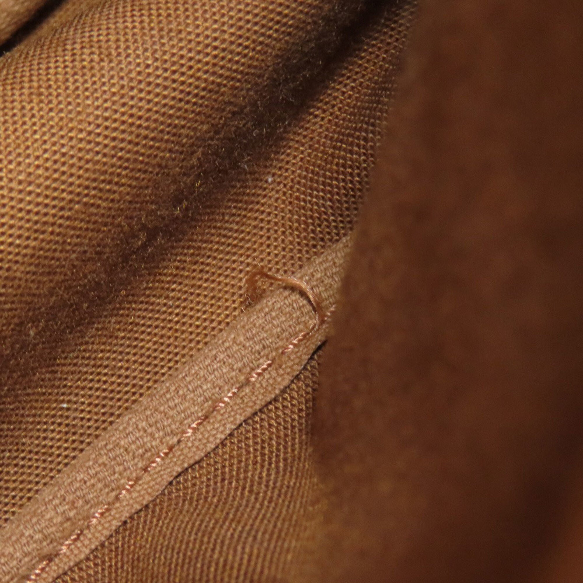 Louis Vuitton Monogram Monogram Canvas Shoulder Bag (Pre-Owned)