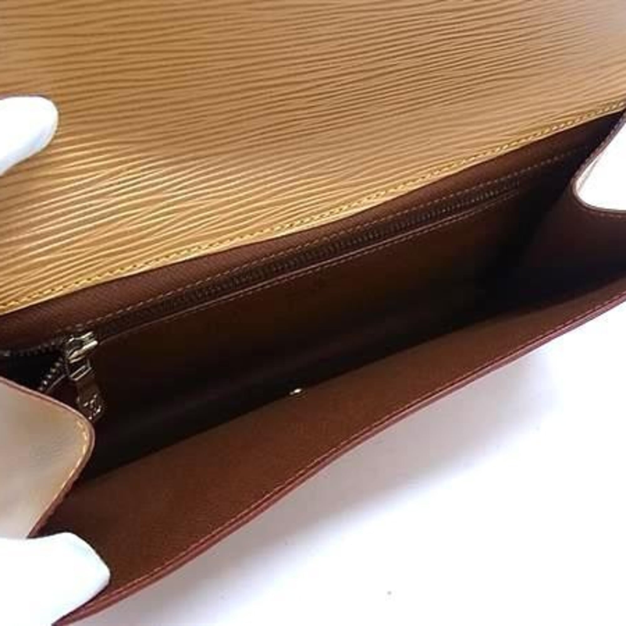 Louis Vuitton Beige Winnipeg Beige Epi Leather Clutch Bag (Pre-Owned)