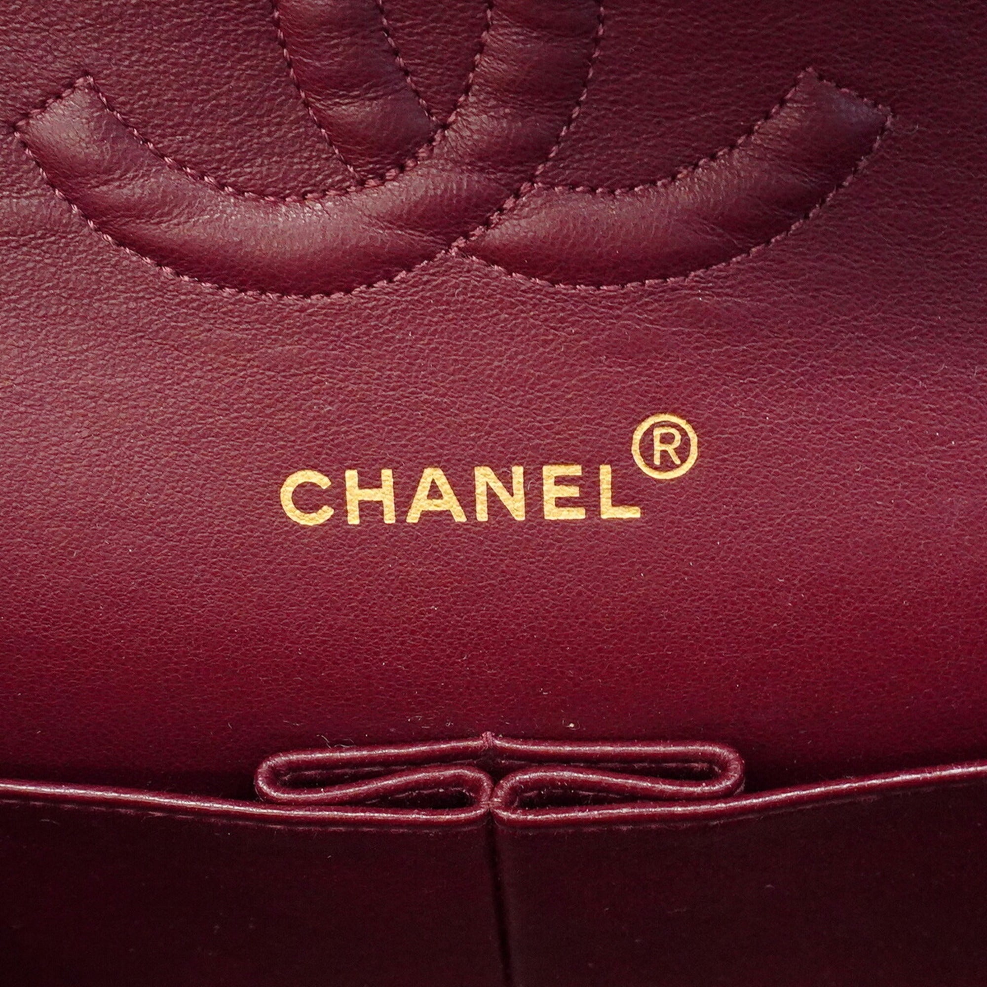 Chanel Black Leather Shoulder Bag (Pre-Owned)