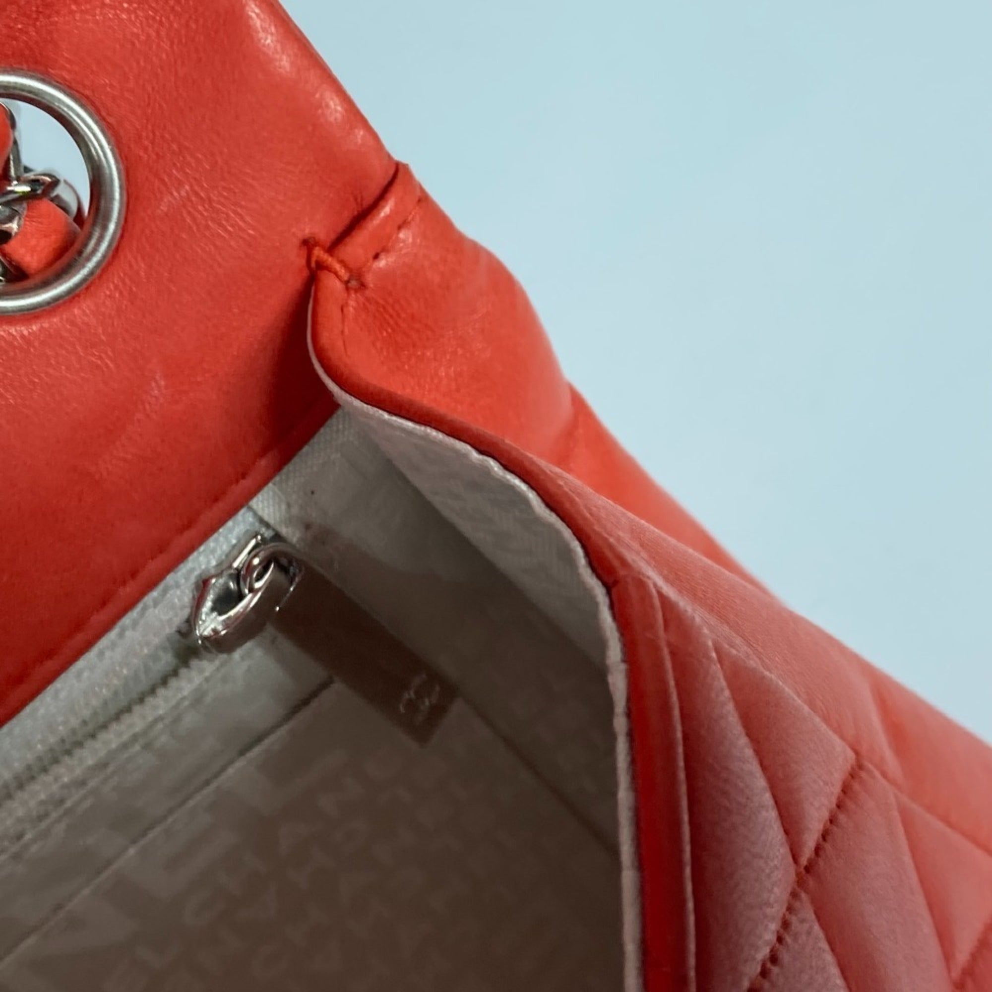 Chanel Red Color Leather Shoulder Bag (Pre-Owned)