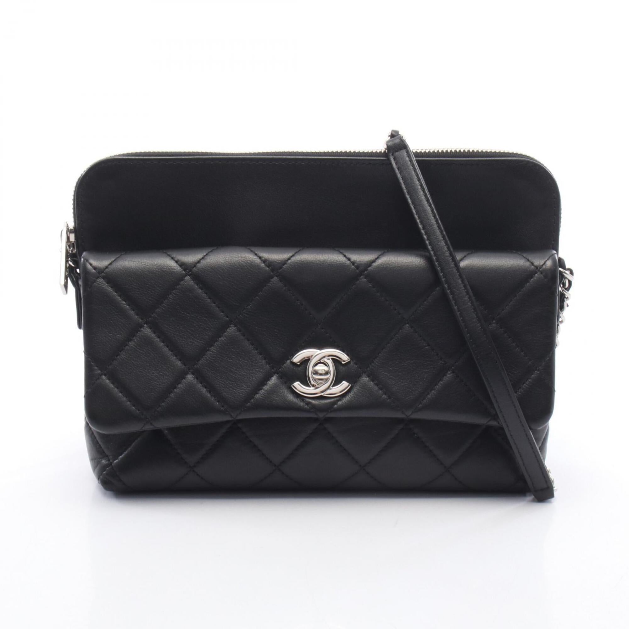 Chanel Black Leather Handbag Shoulder Bag (Pre-Owned)