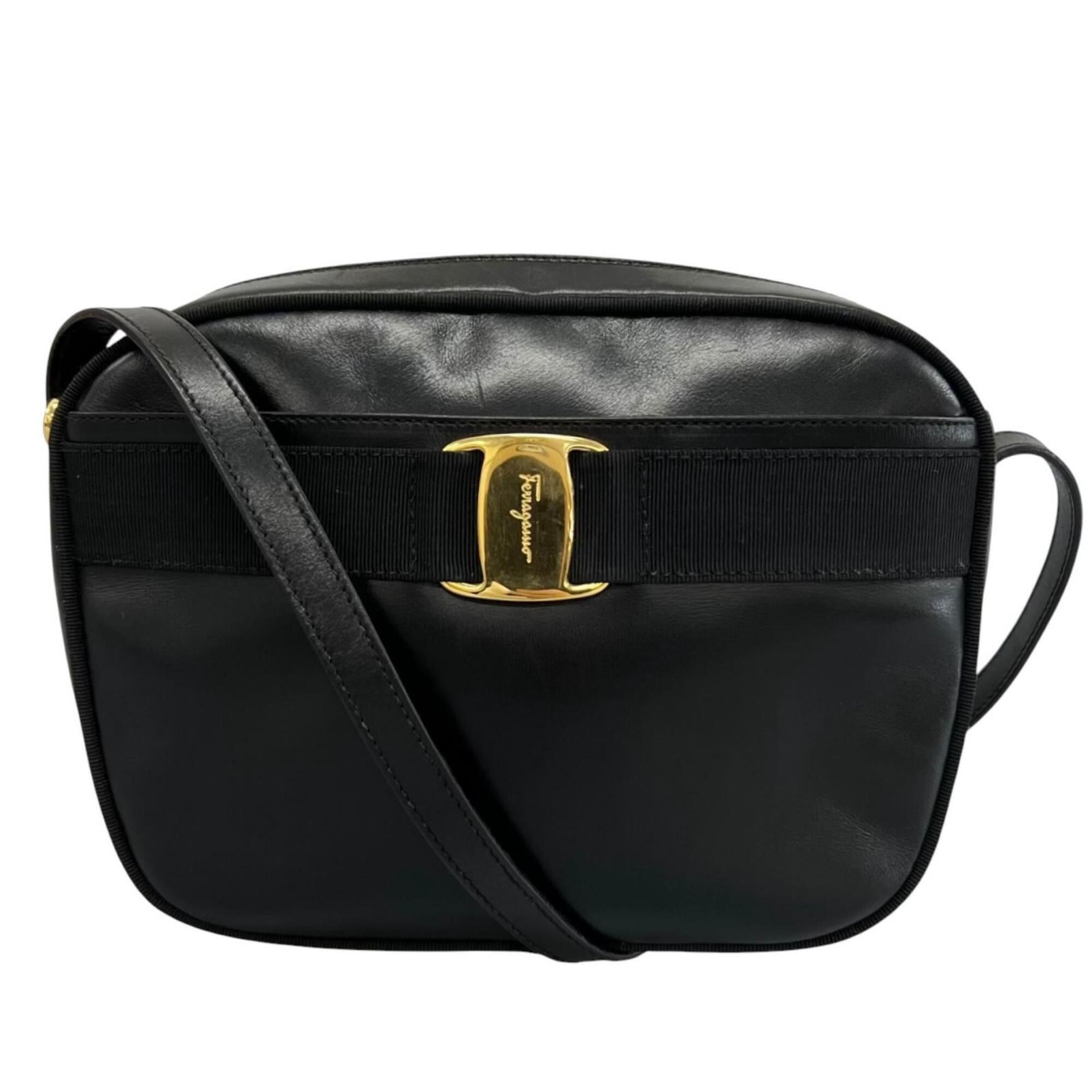 Salvatore Ferragamo Black Leather Shoulder Bag (Pre-Owned)