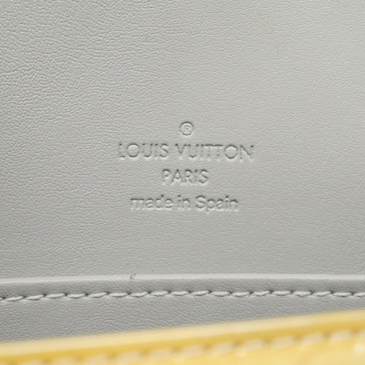 Louis Vuitton Gris Shoulder Bag (Pre-Owned)