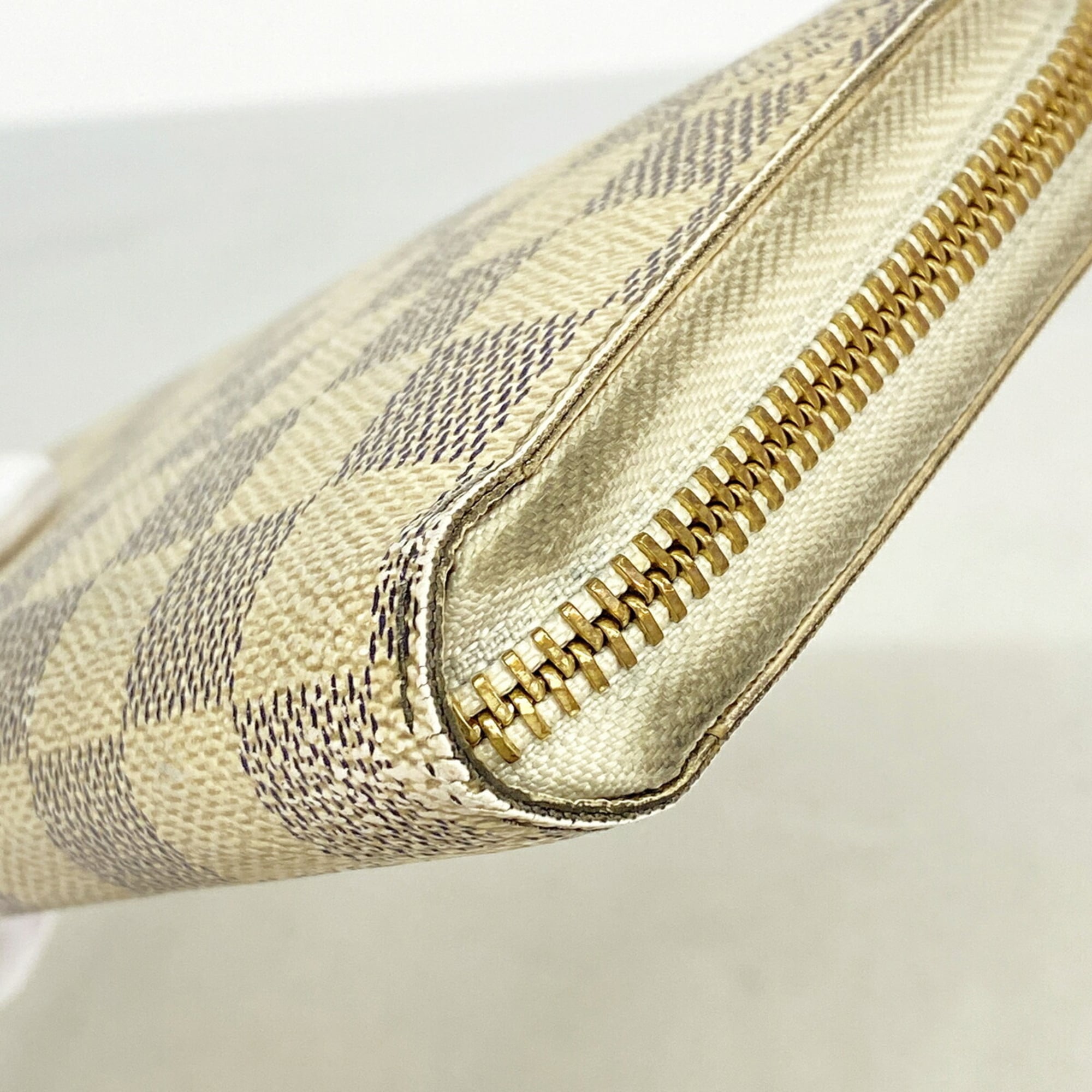 Louis Vuitton White Long Wallet (Bi-Fold) (Pre-Owned)