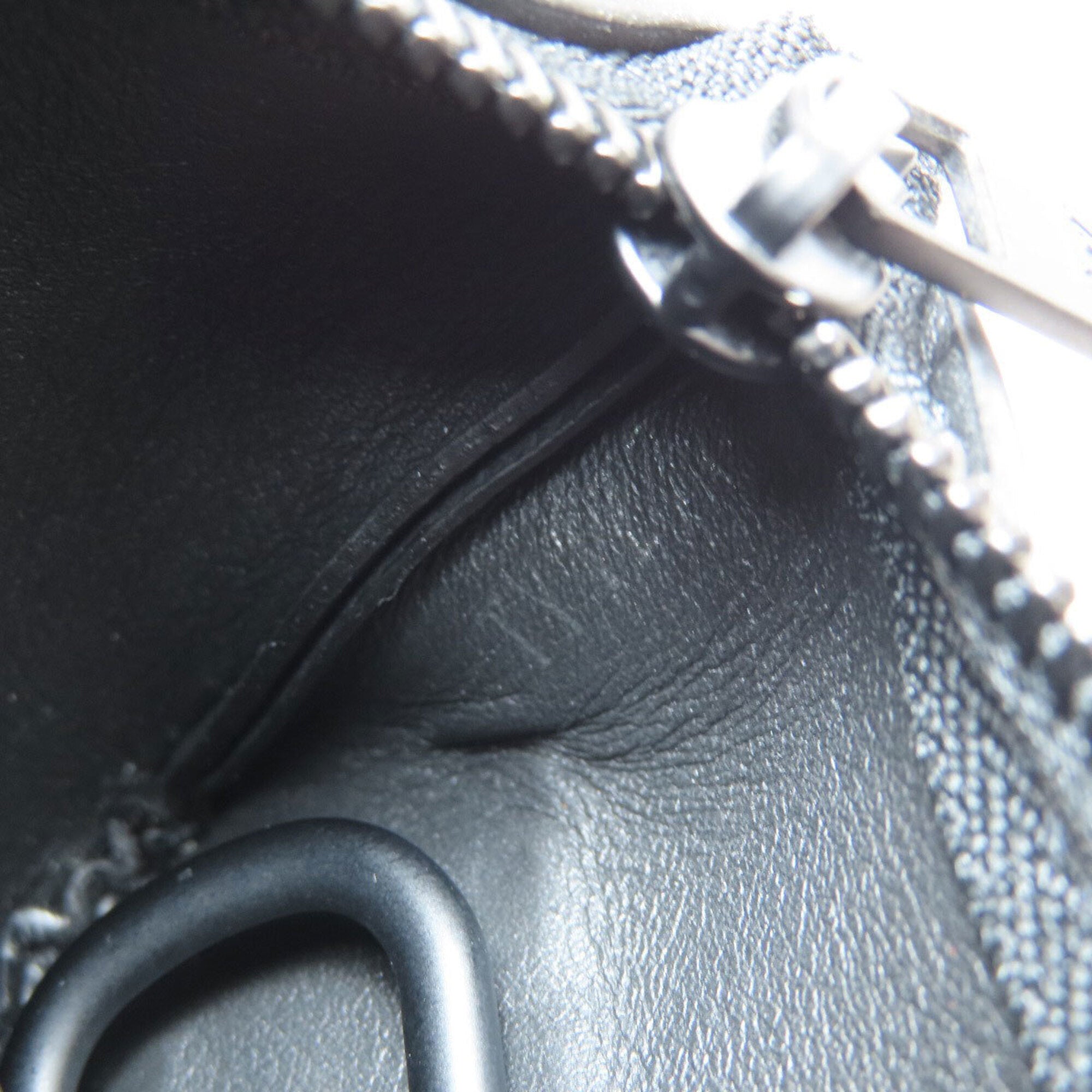 Louis Vuitton Noir Leather Pochette (Pre-Owned)