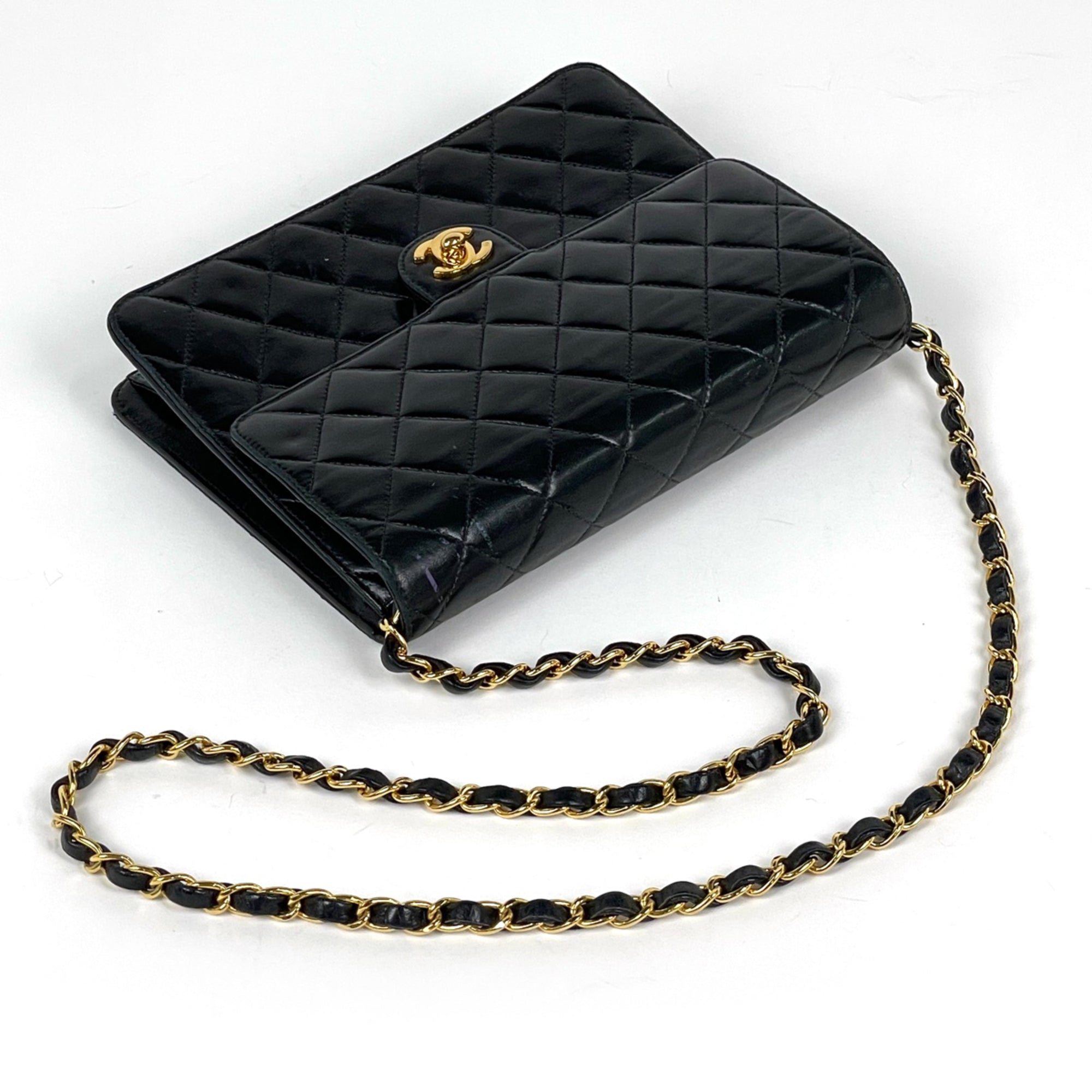 Chanel Black Leather Shoulder Bag (Pre-Owned)