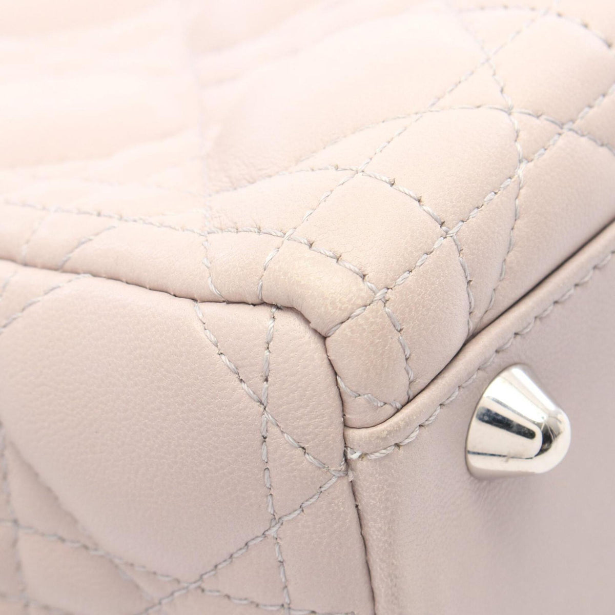 Christian Dior Beige Leather Handbag (Pre-Owned)