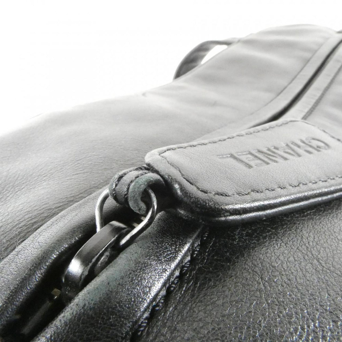 Chanel Black Leather Handbag (Pre-Owned)