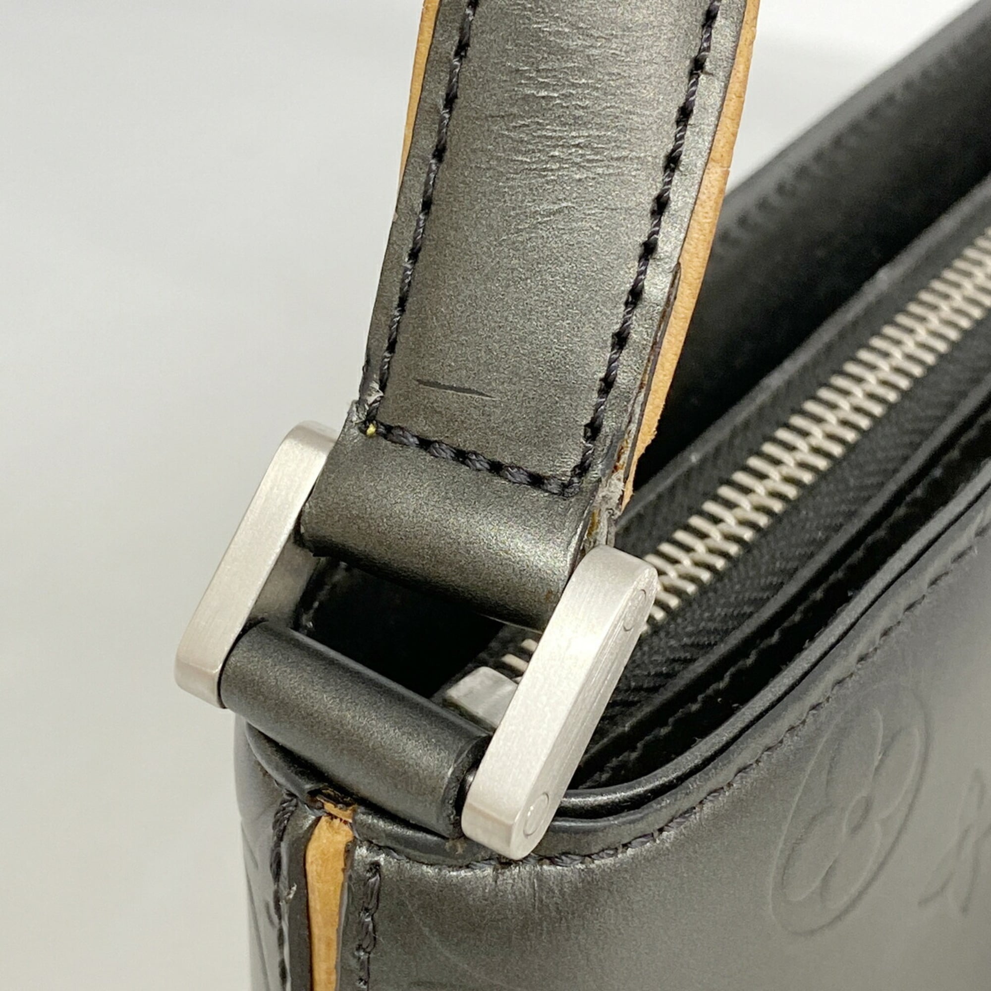 Louis Vuitton Noir Shoulder Bag (Pre-Owned)