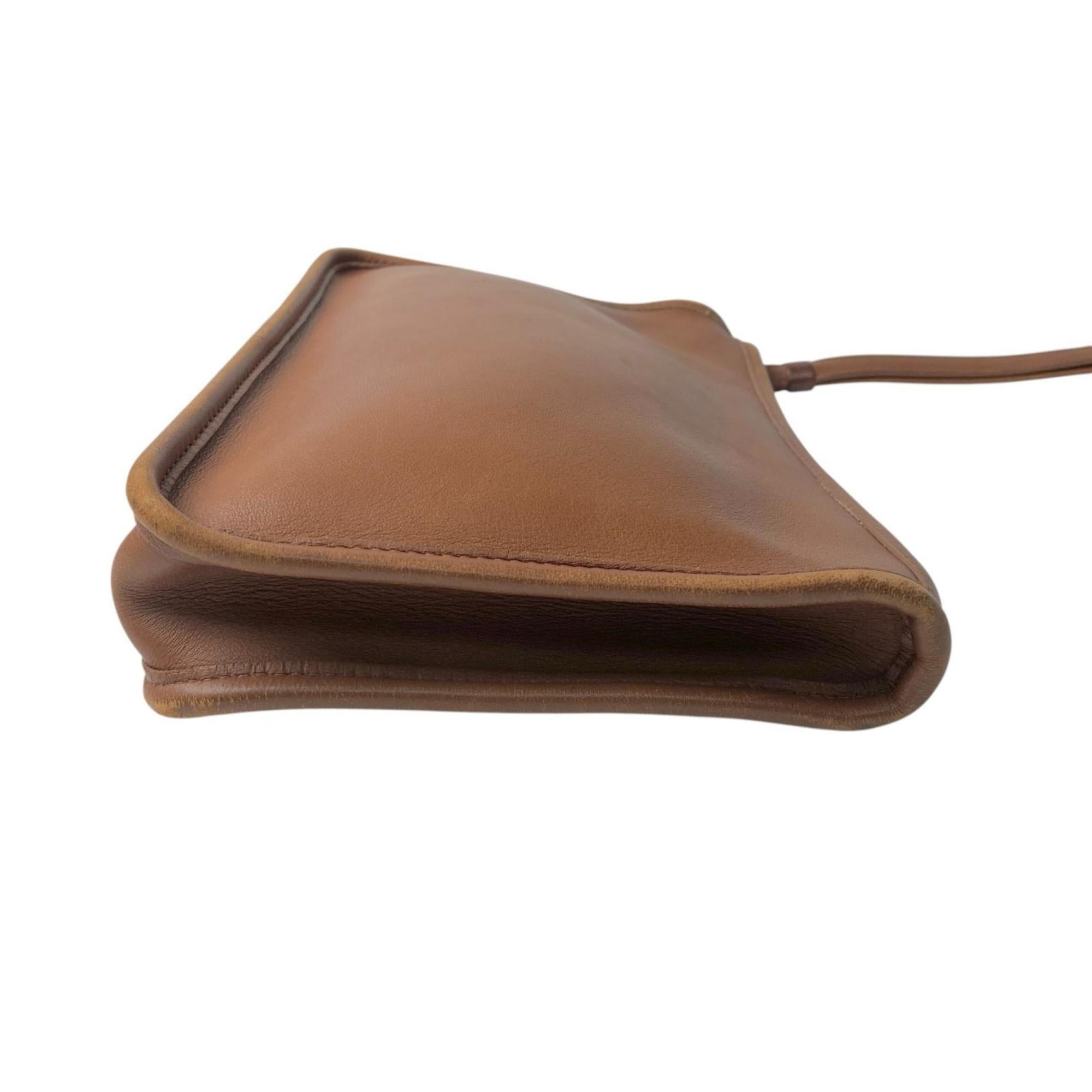 Coach Brown Leather Clutch Bag (Pre-Owned)