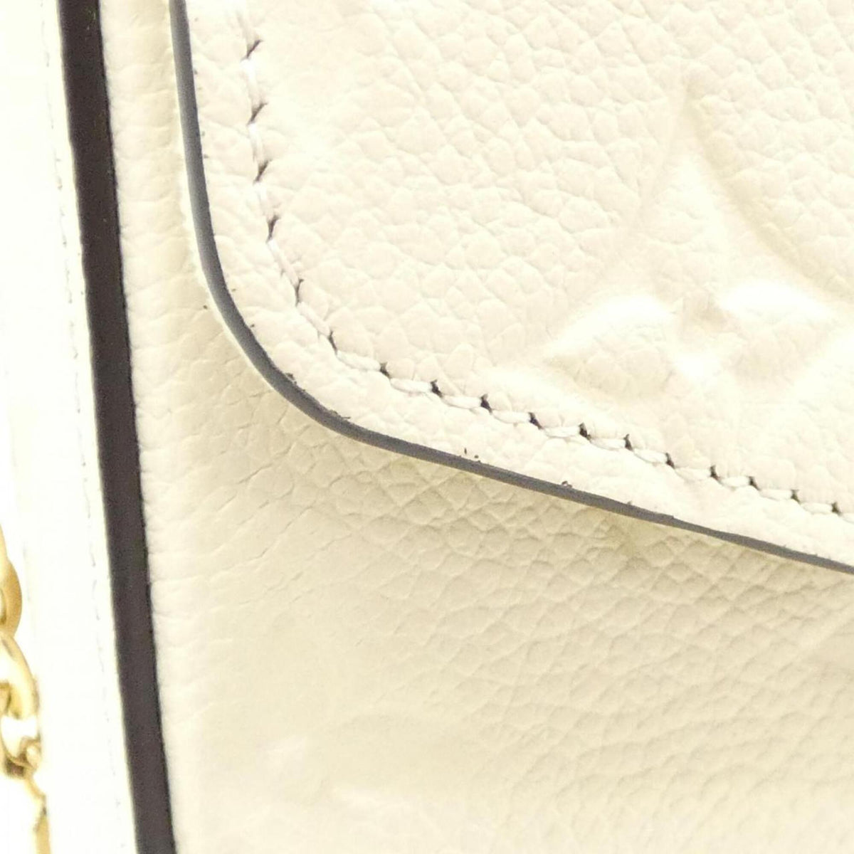Louis Vuitton Blanc Leather Pochette Pouch Shoulder Bag (Pre-Owned)