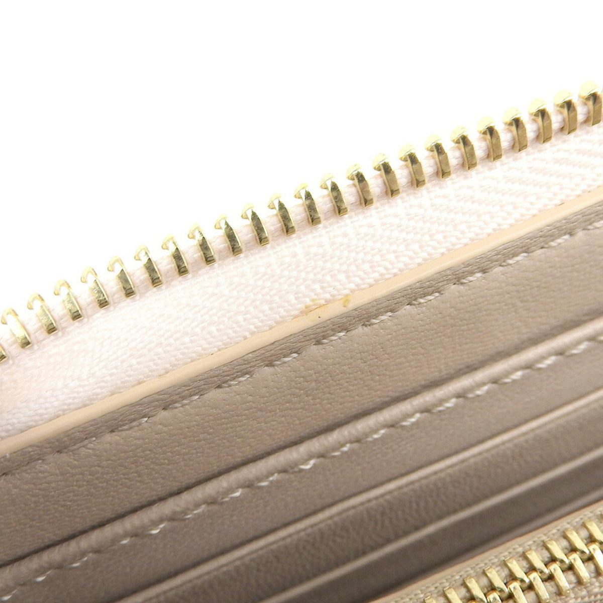 Chloé Light Pink Leather Long Wallet (Bi-Fold) (Pre-Owned)