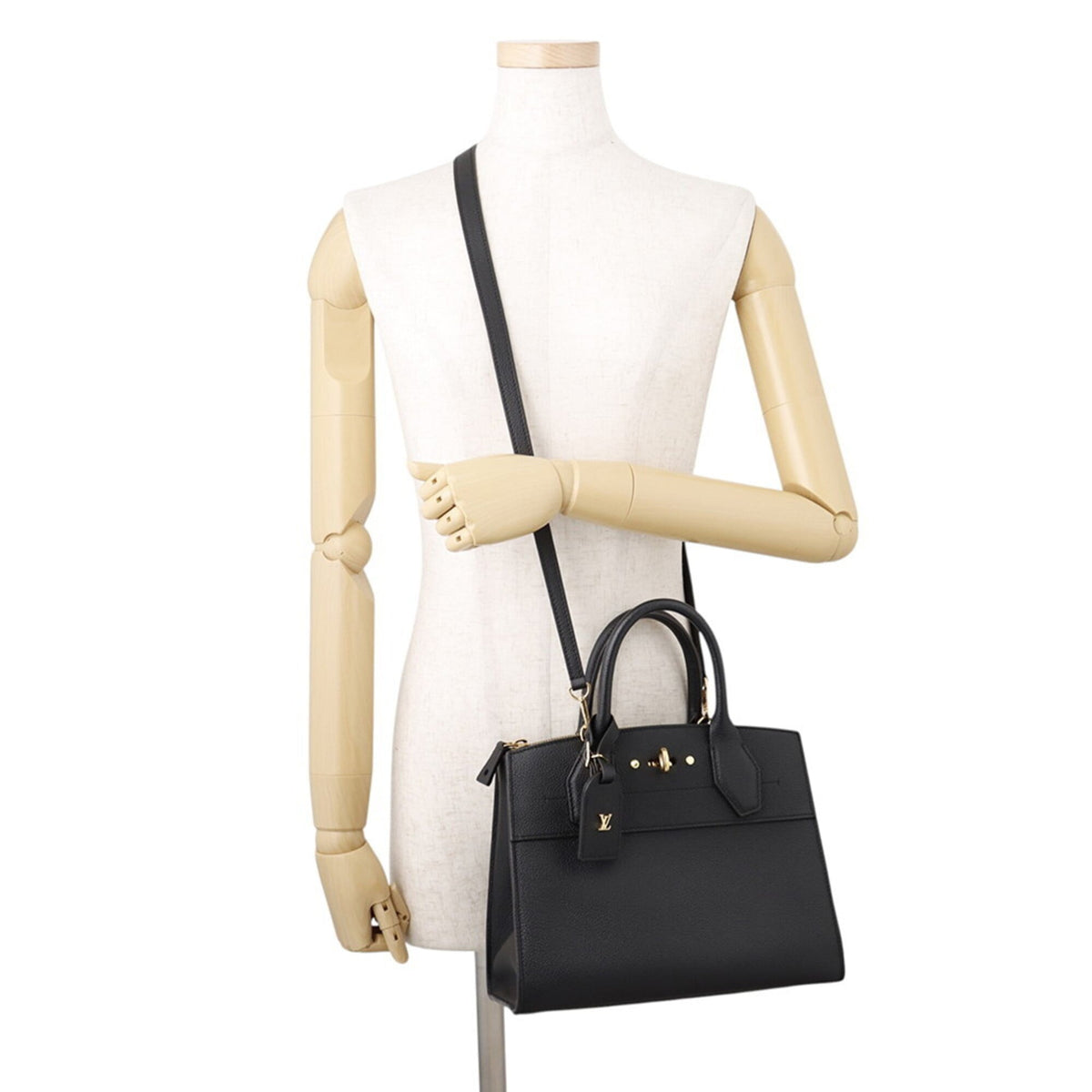 Louis Vuitton Black Noir Leather Handbag Shoulder Bag (Pre-Owned)