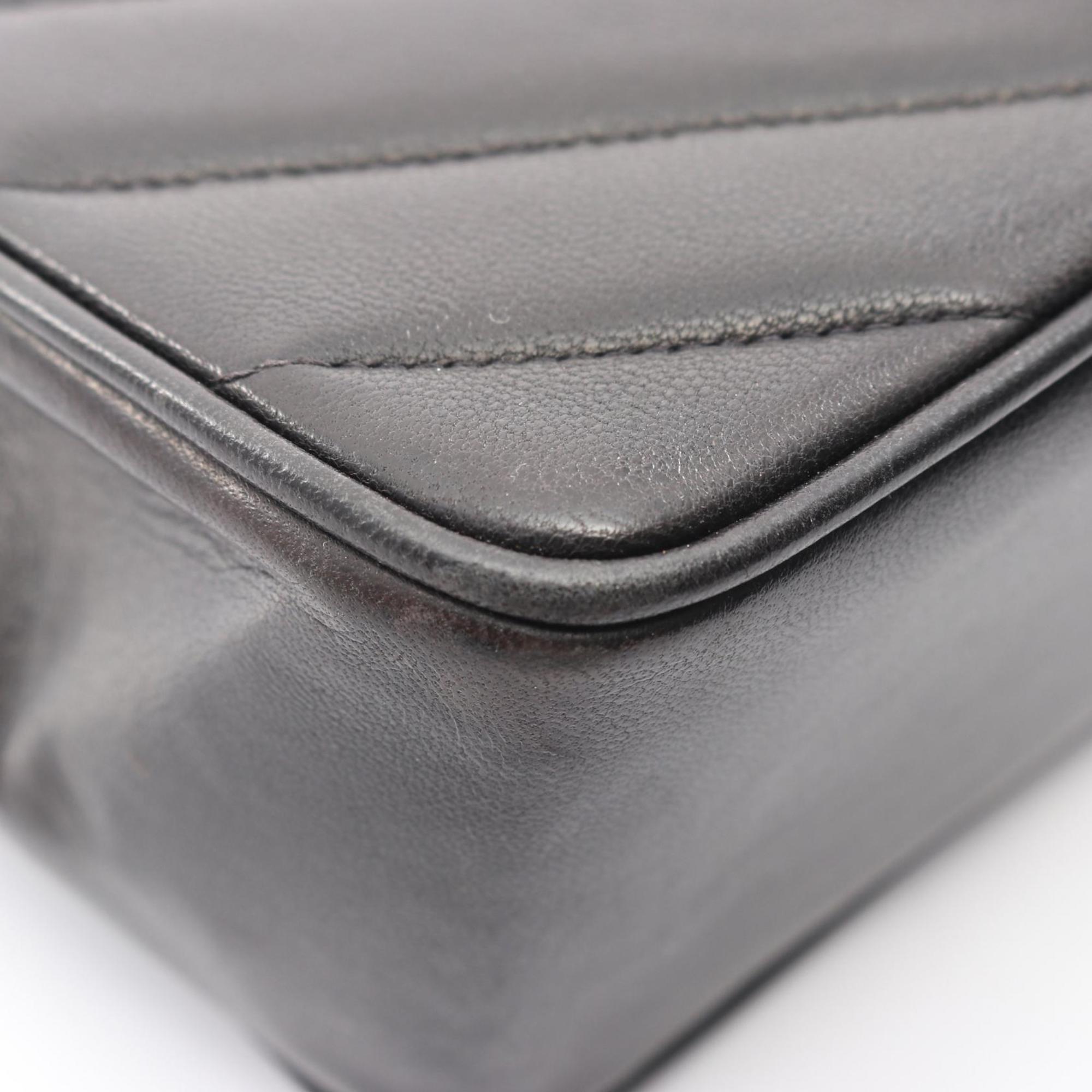 Chanel Black Leather Shoulder Bag (Pre-Owned)