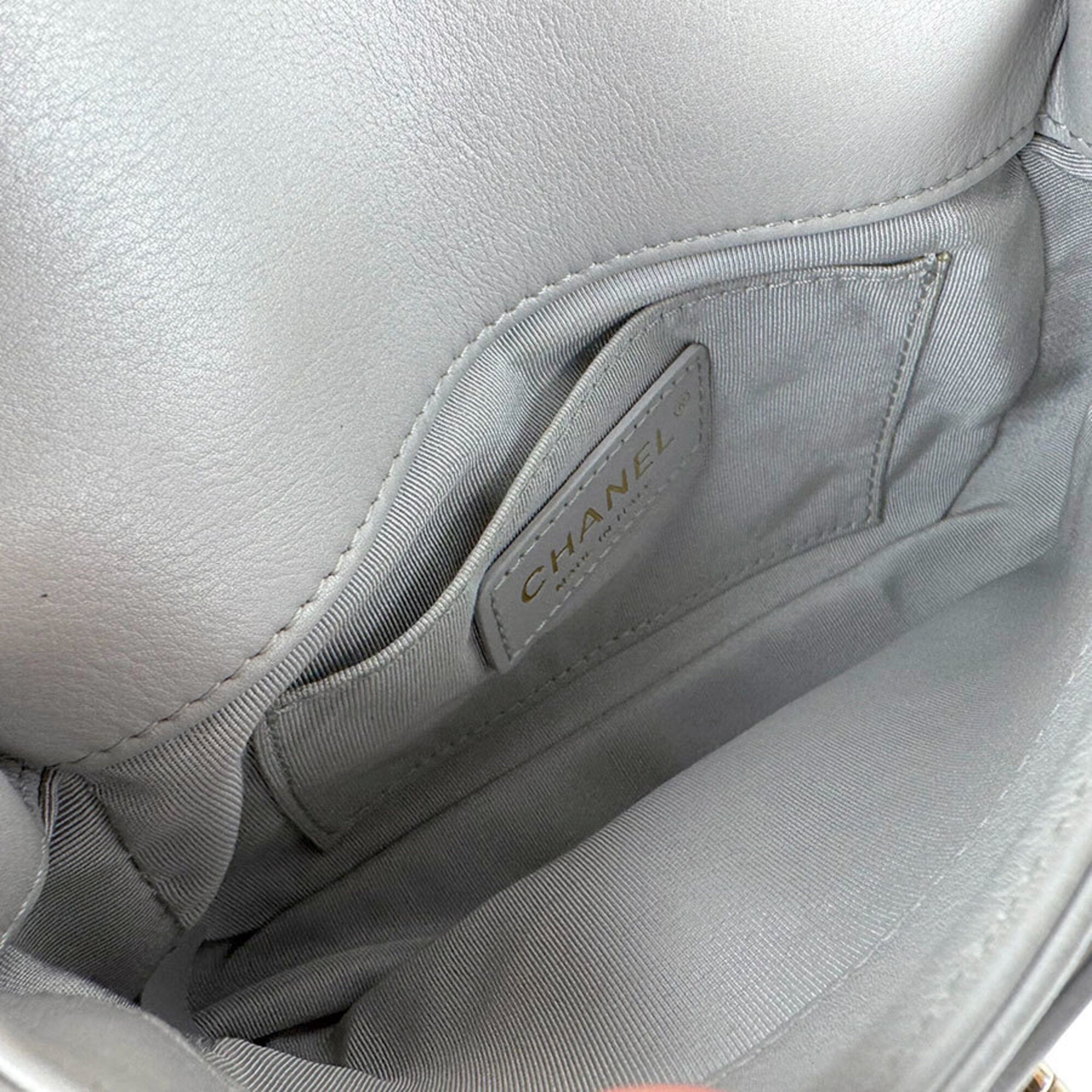 Chanel Gray Leather Shoulder Bag (Pre-Owned)