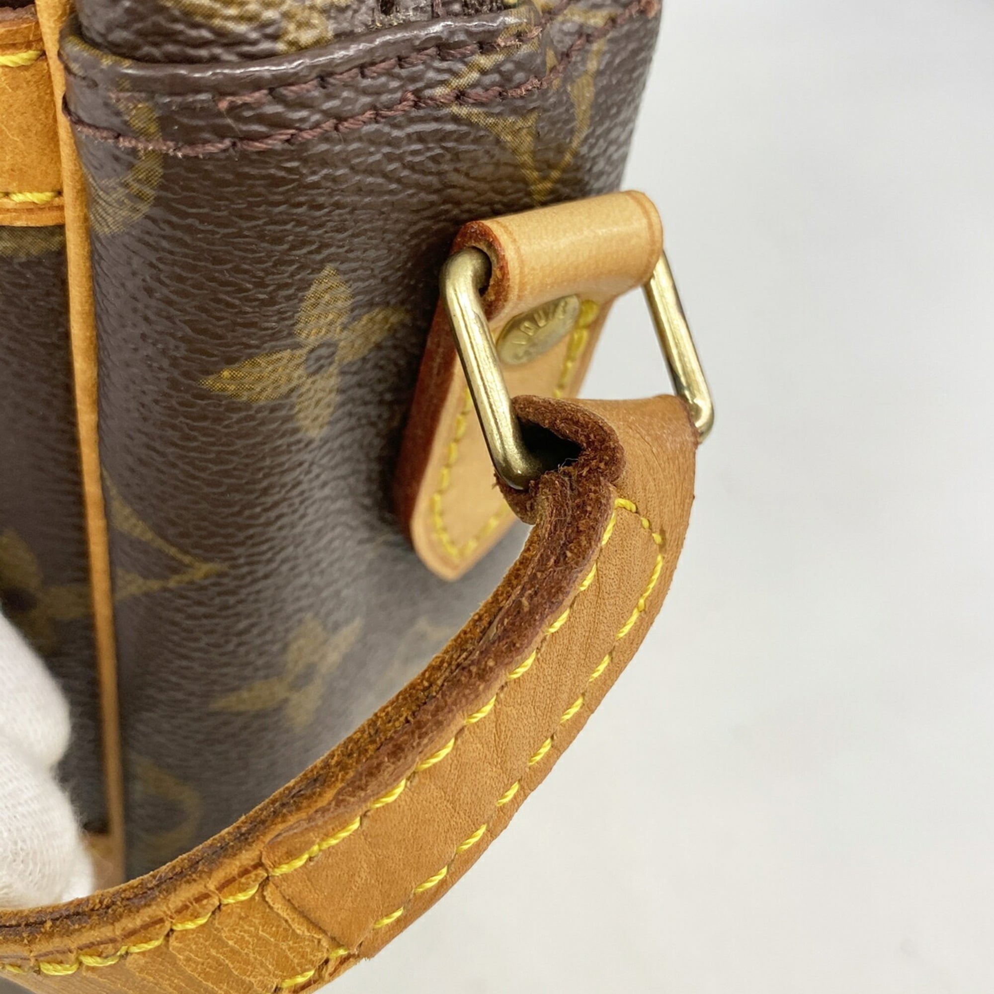 Louis Vuitton Brown Shoulder Bag (Pre-Owned)