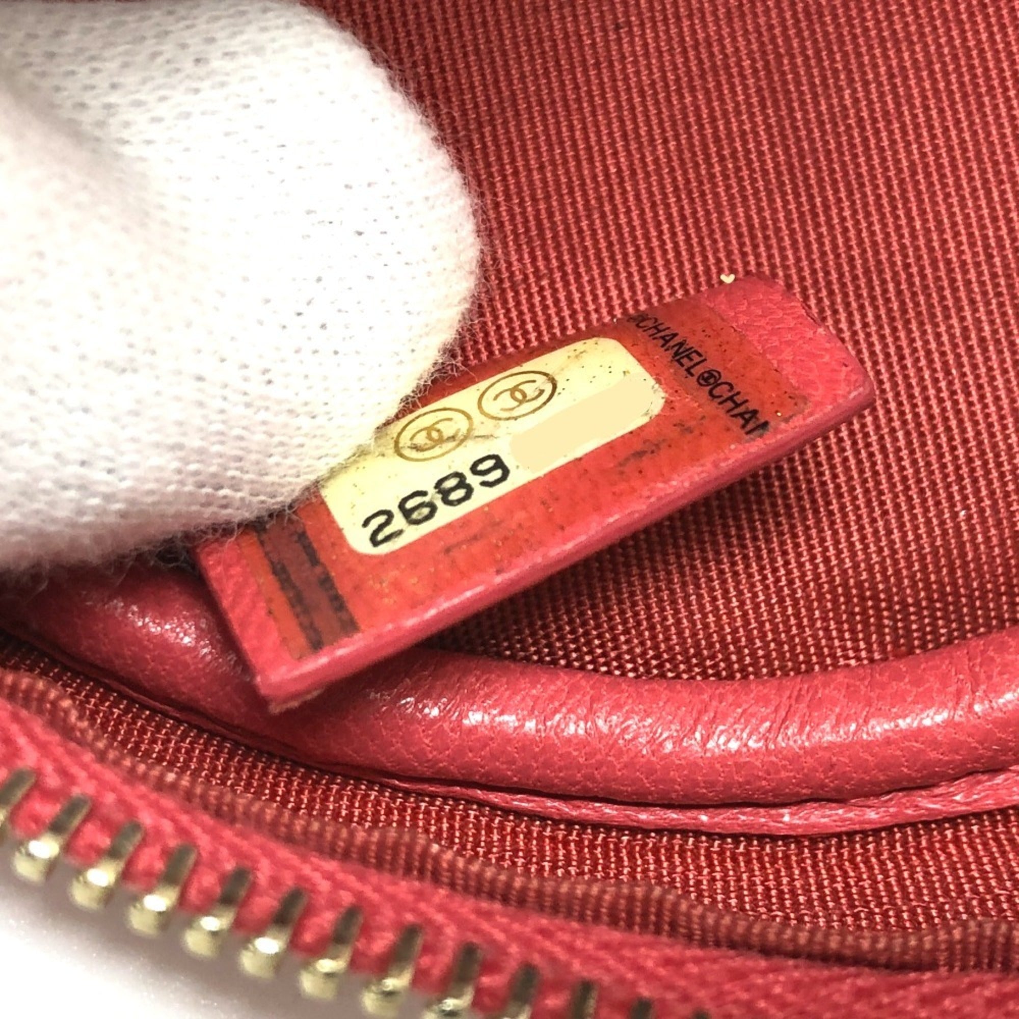 Chanel Pink Leather Pochette Shoulder Bag (Pre-Owned)