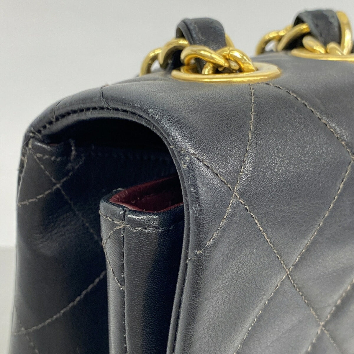 Chanel Black Leather Shoulder Bag (Pre-Owned)