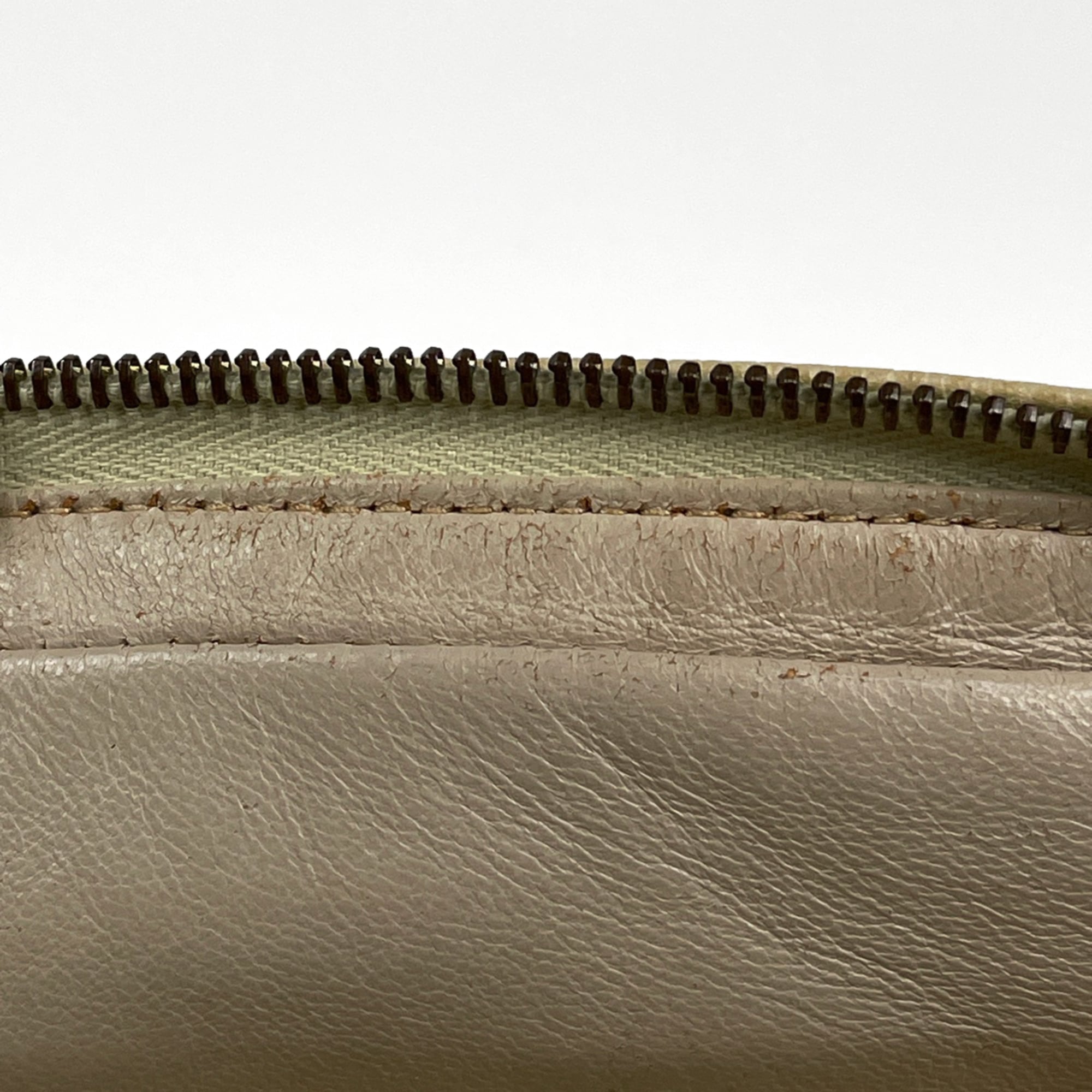 Chanel Matelasse Cream Leather Shoulder Bag (Pre-Owned)