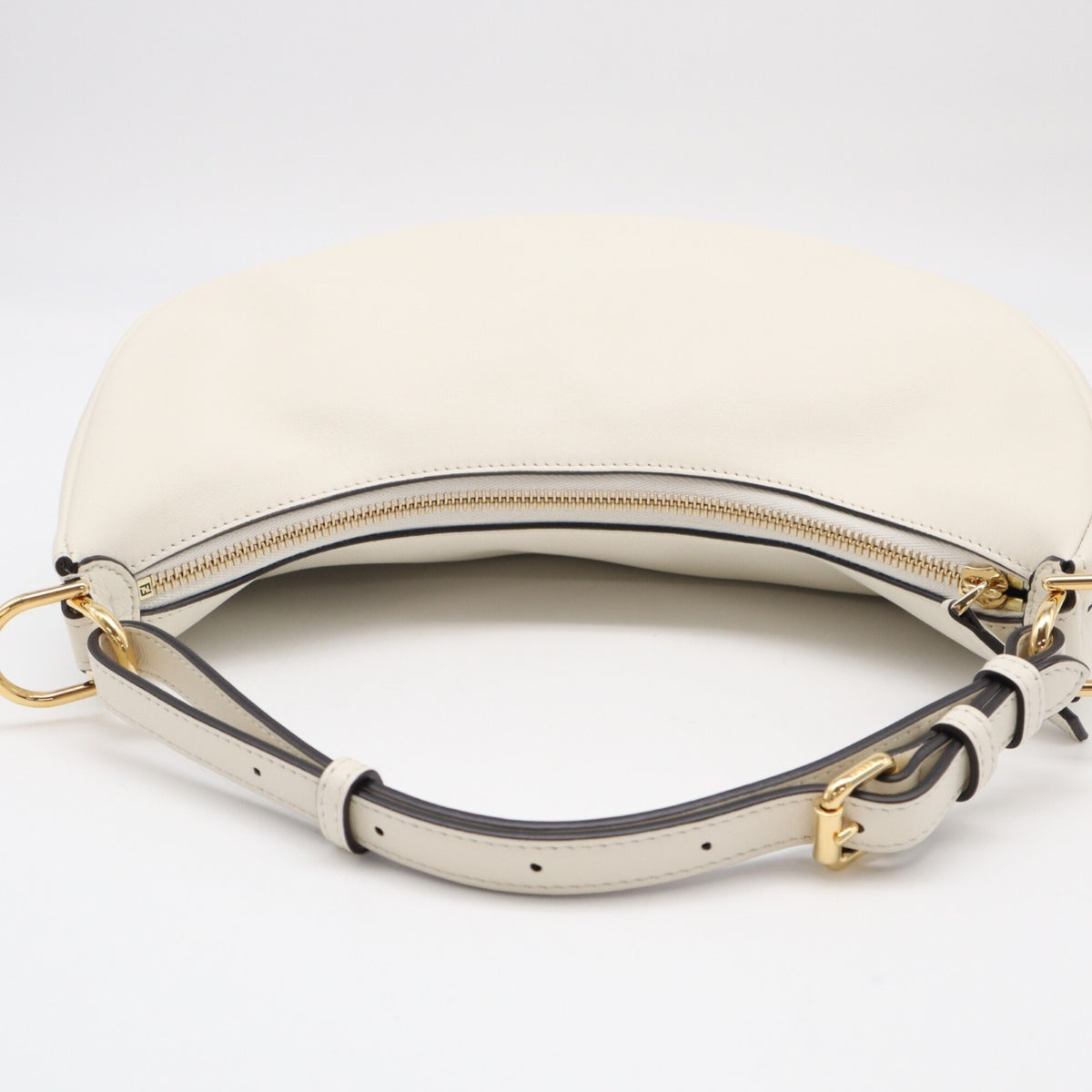 Fendi White Leather Handbag (Pre-Owned)