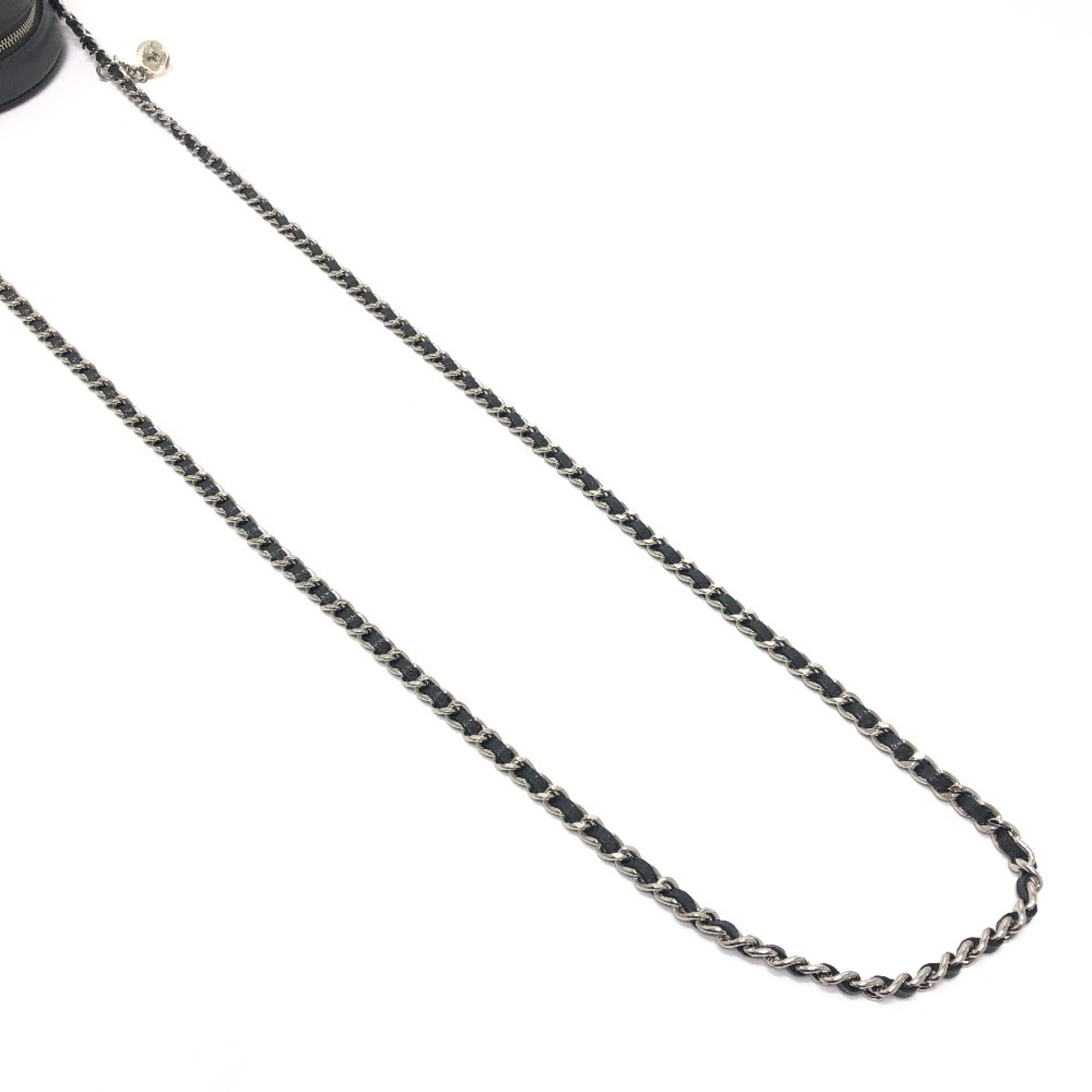Chanel Gray Leather Shoulder Bag (Pre-Owned)