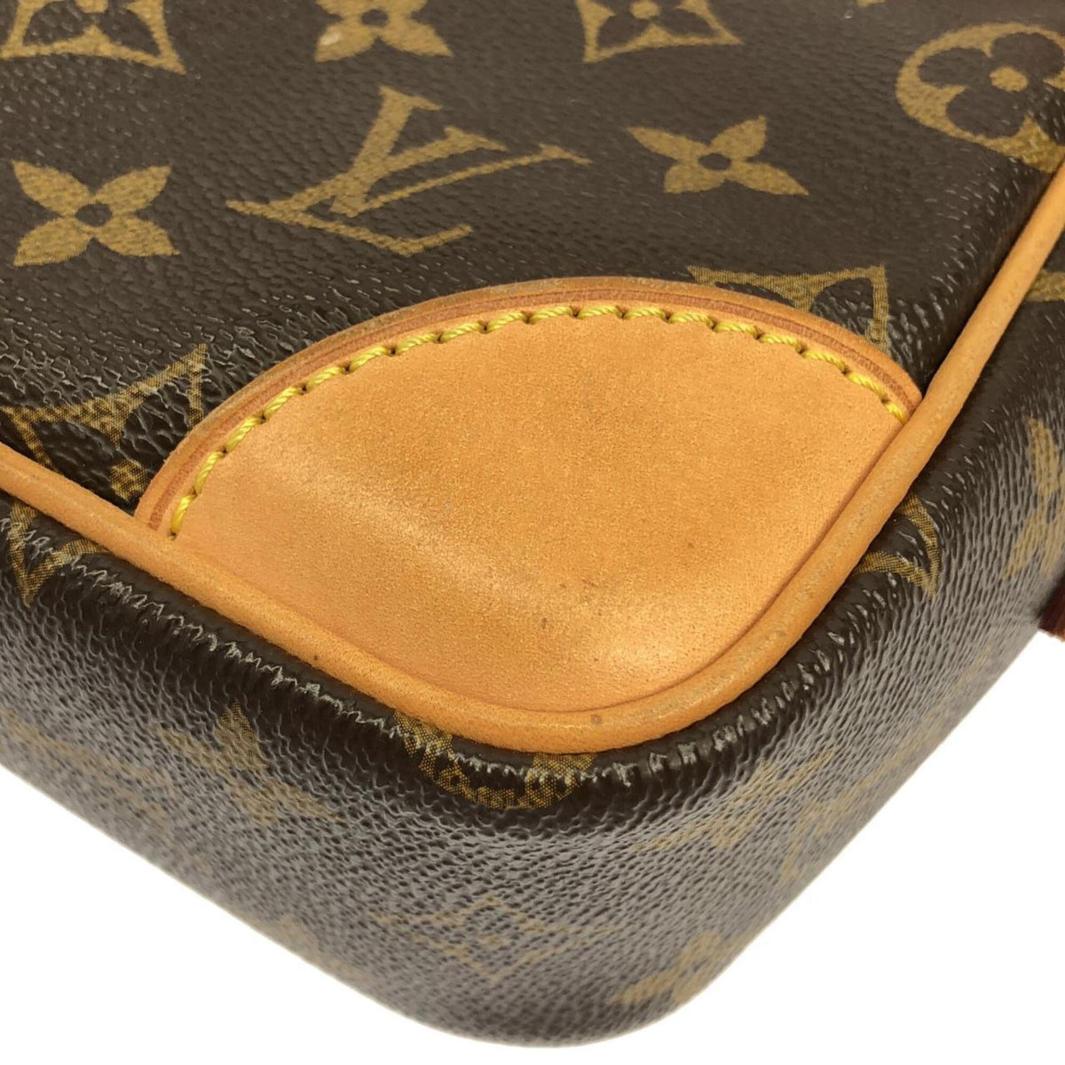 Louis Vuitton Marron Coated Canvas Shoulder Bag (Pre-Owned)