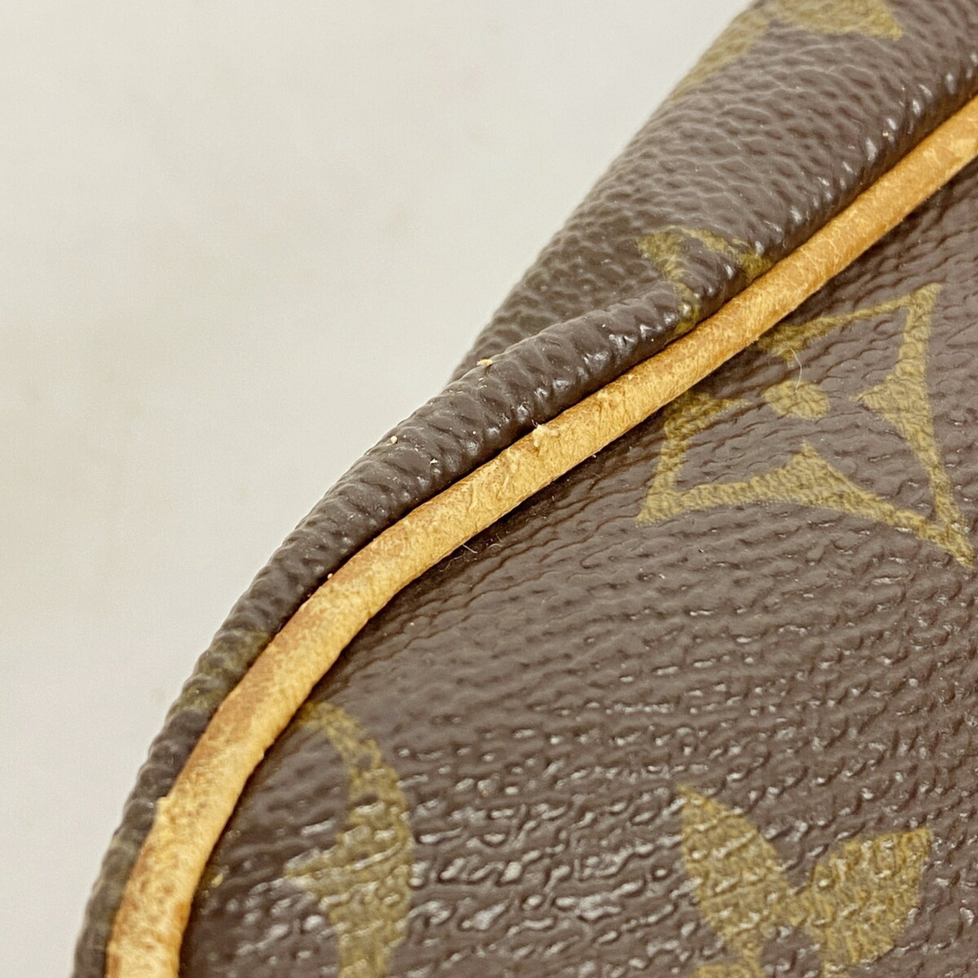 Louis Vuitton Brown Shoulder Bag (Pre-Owned)