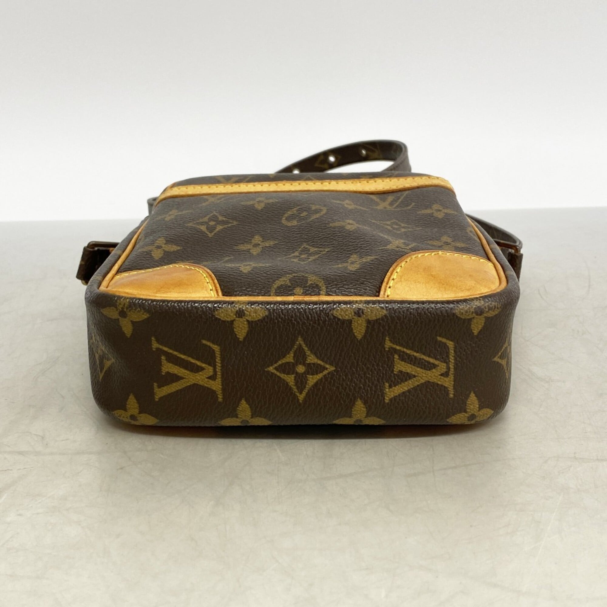 Louis Vuitton Brown Shoulder Bag (Pre-Owned)
