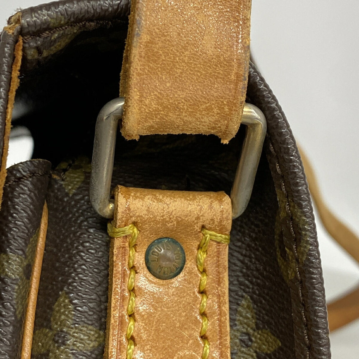 Louis Vuitton Brown Shoulder Bag (Pre-Owned)