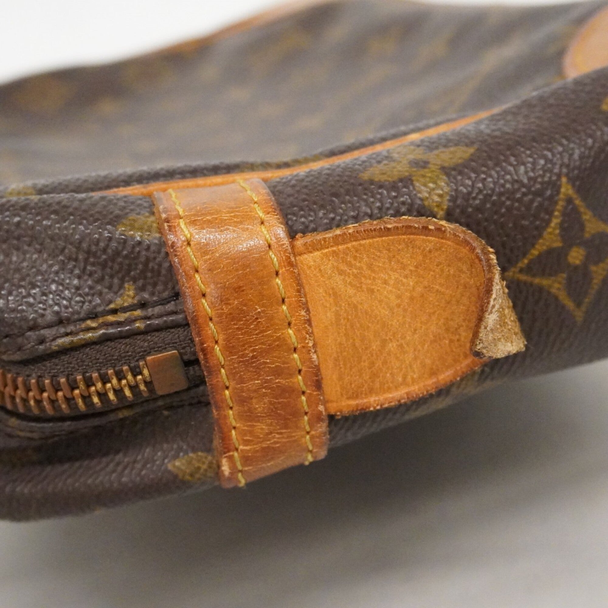 Louis Vuitton Brown Clutch Bag (Pre-Owned)
